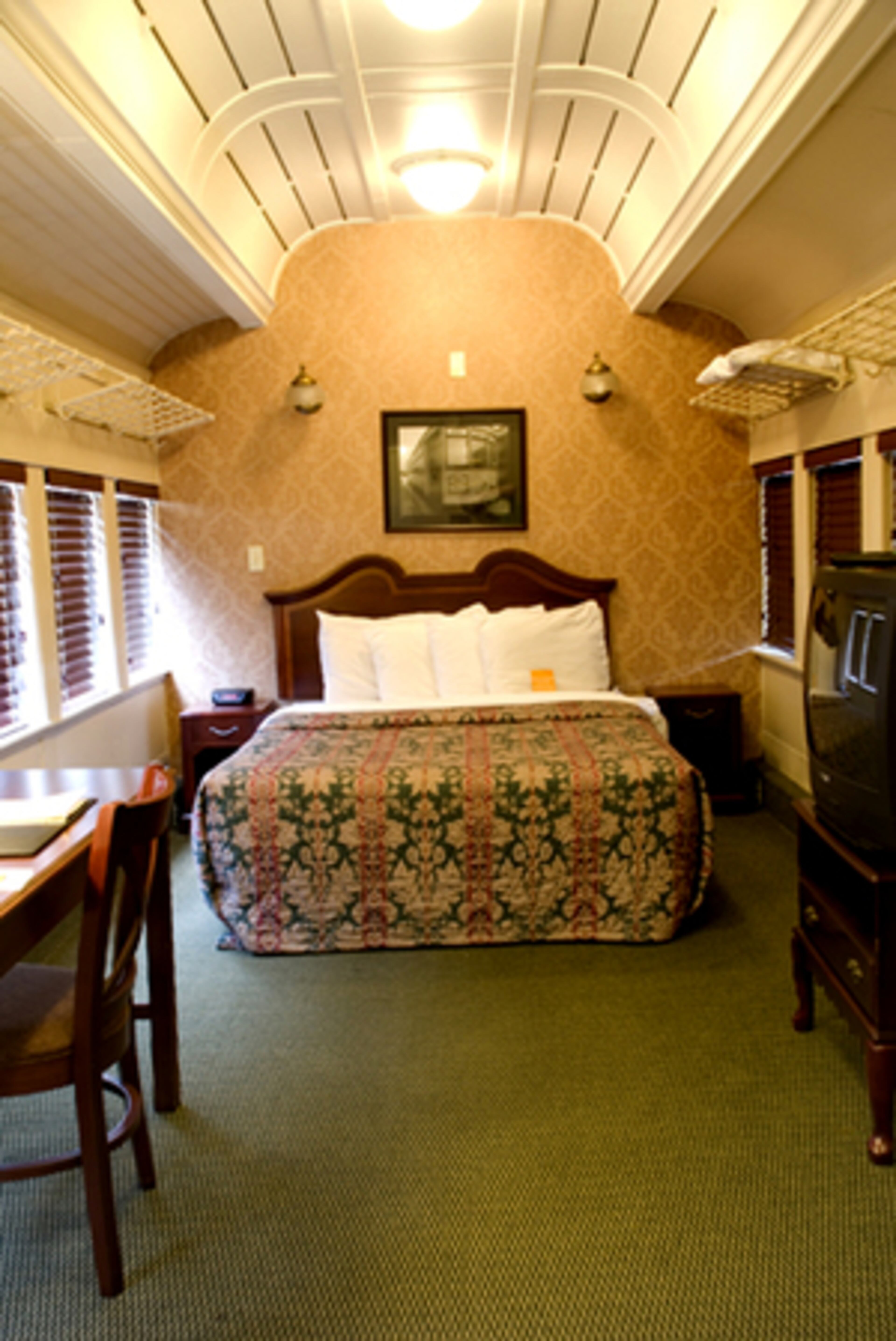 The Chattanooga Choo-Choo, a Holiday Inn hotel converted from the Terminal Station train depot, is a popular family-friendly destination. The 48 train rooms still have overhead racks, but the seats have been removed and the spacious rooms are furnished with queen-sized beds. Some rooms have trundle beds that accommodate up to four people.