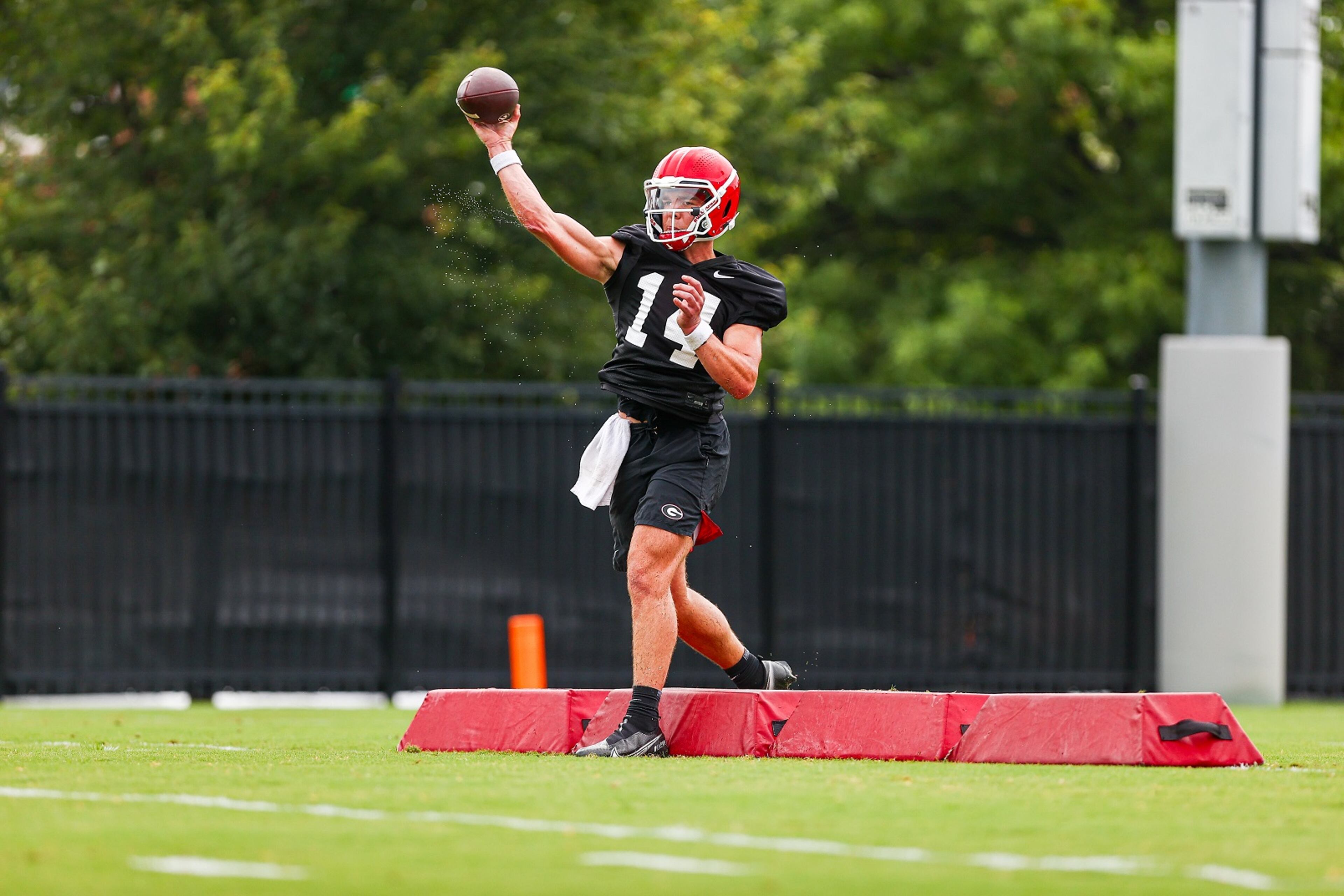 Georgia quarterback Gunner Stockton unleashes a pass. (Tony Walsh/UGAAA)