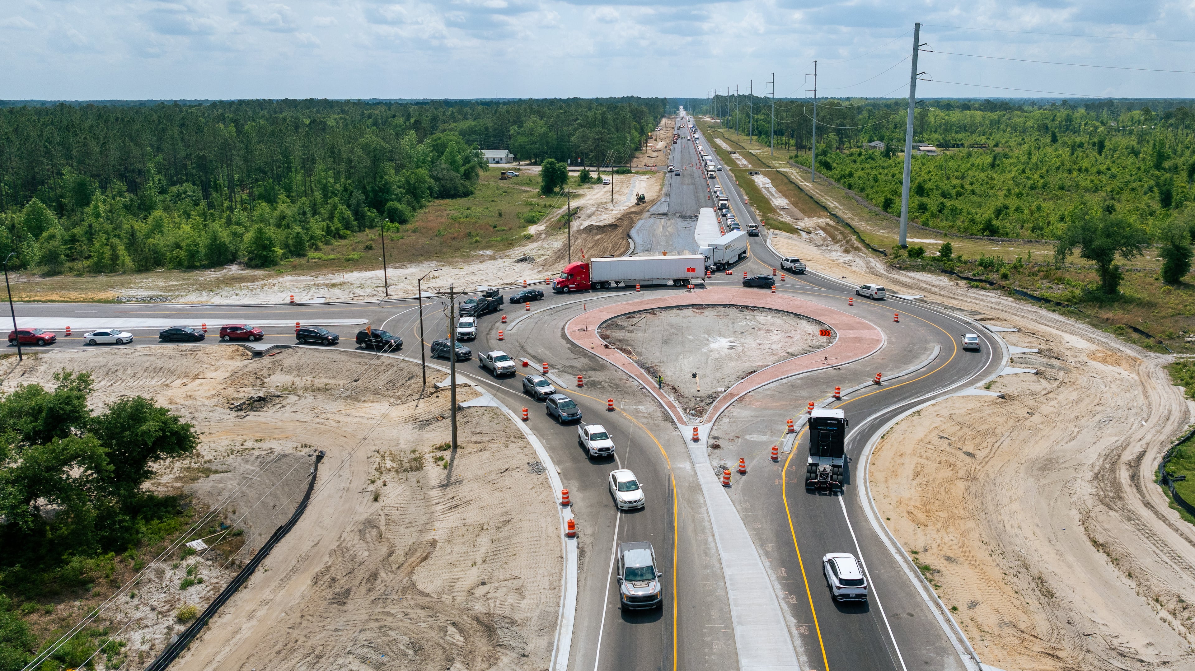 Traffic congestion on Genesis Drive and U.S. Hwy 280 after a shift change at the Hyundai Metaplant in Bryan County on April 23, 2025. (Justin Taylor for the AJC)
