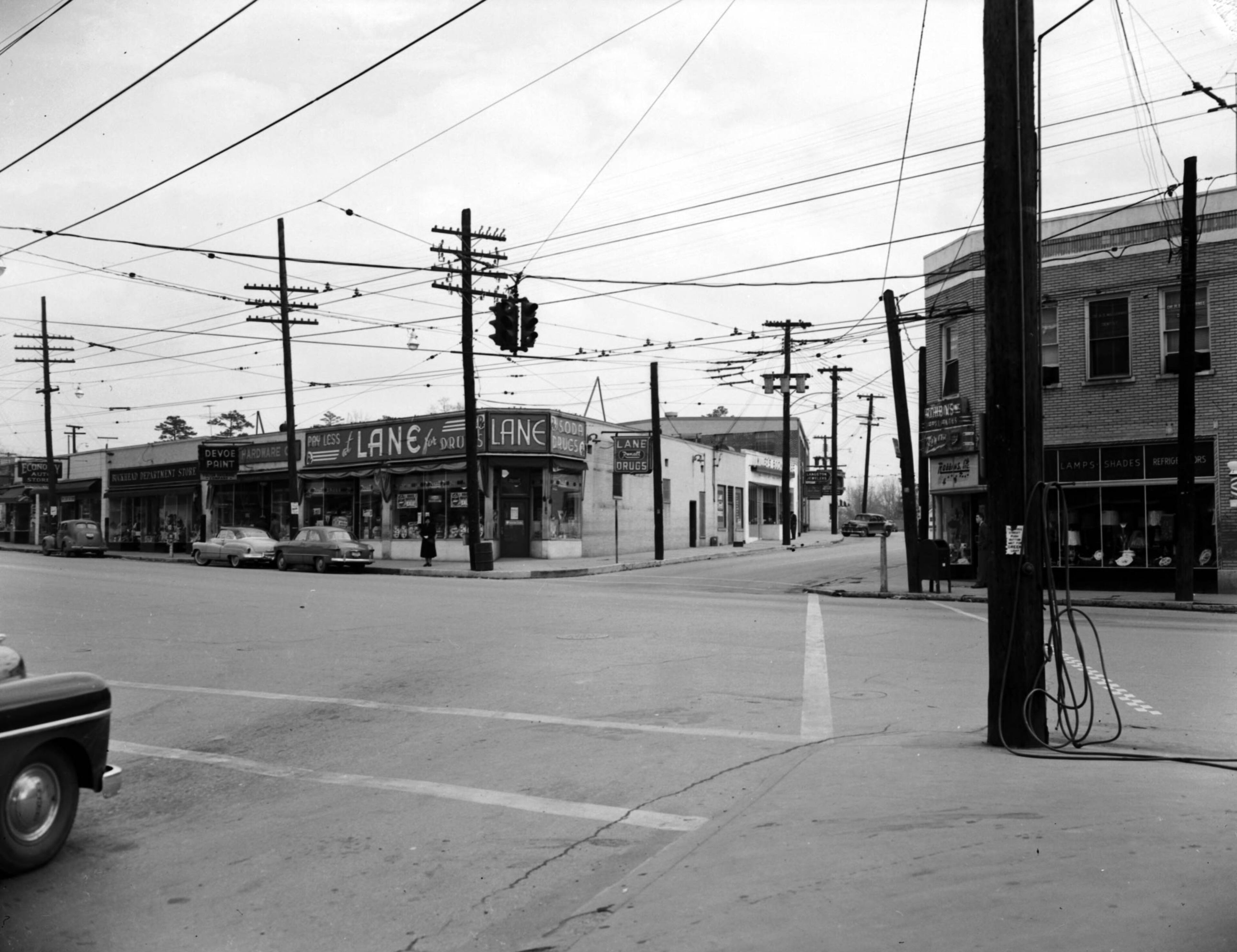 Another view of the heart of Buckhead at the intersection of West Paces Ferry Road, Roswell Road and Peachtree Road in January 1951. Lane Brothers Commercial Photographers Photographic Collection, 1920-1976. Photographic Collection, Special Collections and Archives, Georgia State University Library. LBP20-211e