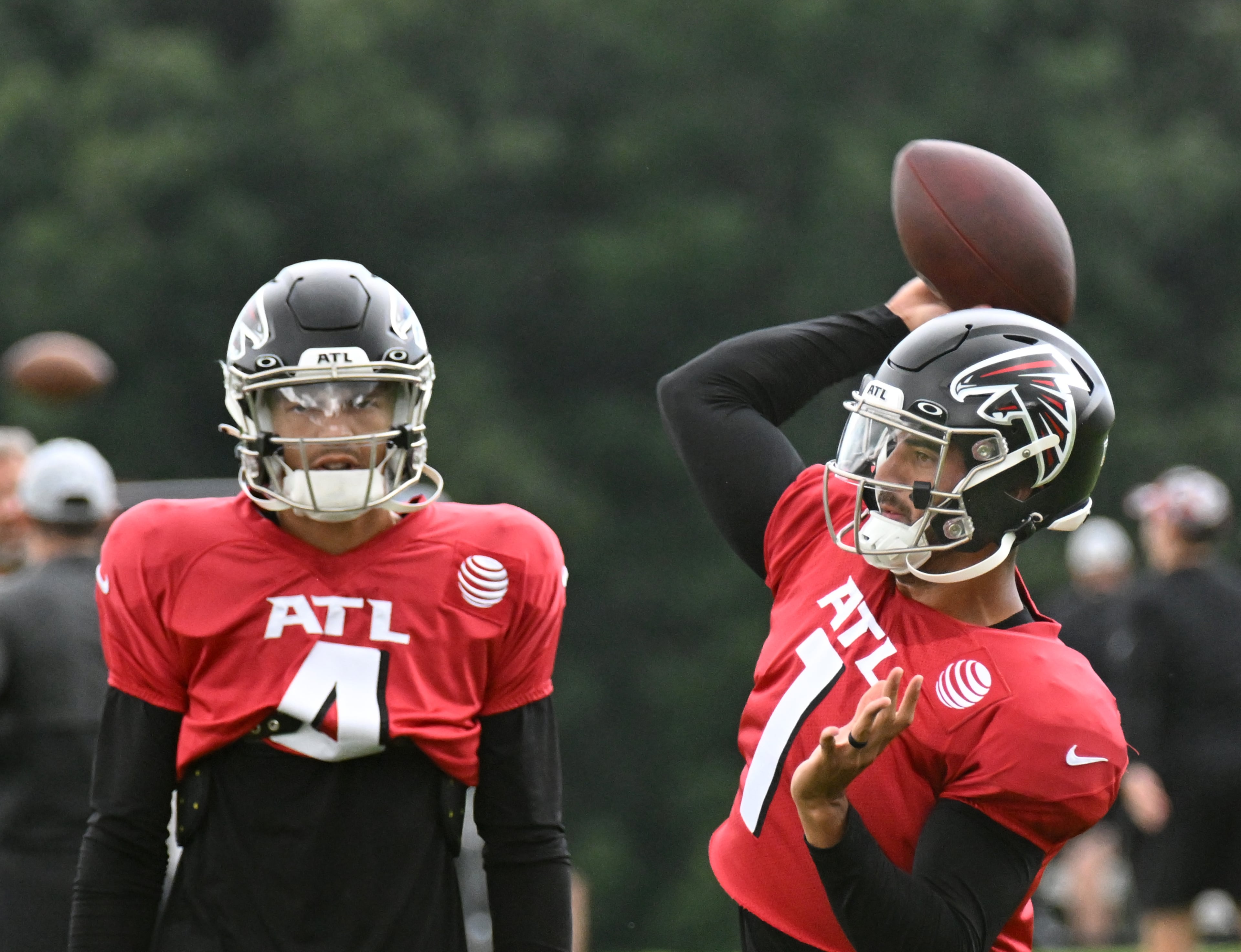Falcons quarterback Marcus Mariota throws as quarterback Desmond Ridder looks on during a joint practice with the Jaguars on Thursday in Flowery Branch. (Hyosub Shin / Hyosub.Shin@ajc.com)