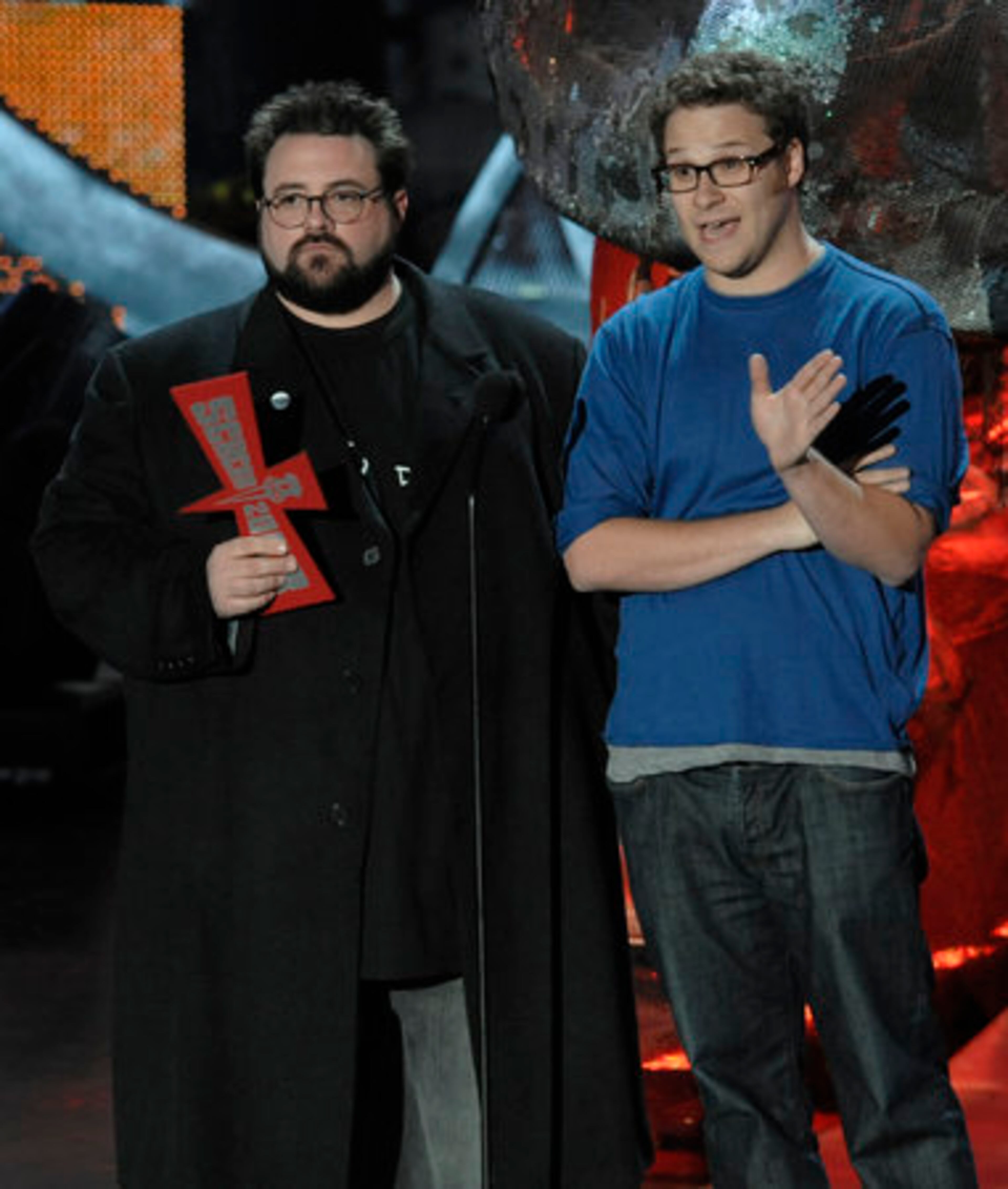Writer/director Kevin Smith (left) and actor/writer Seth Rogan present the award for best fantasy movie.