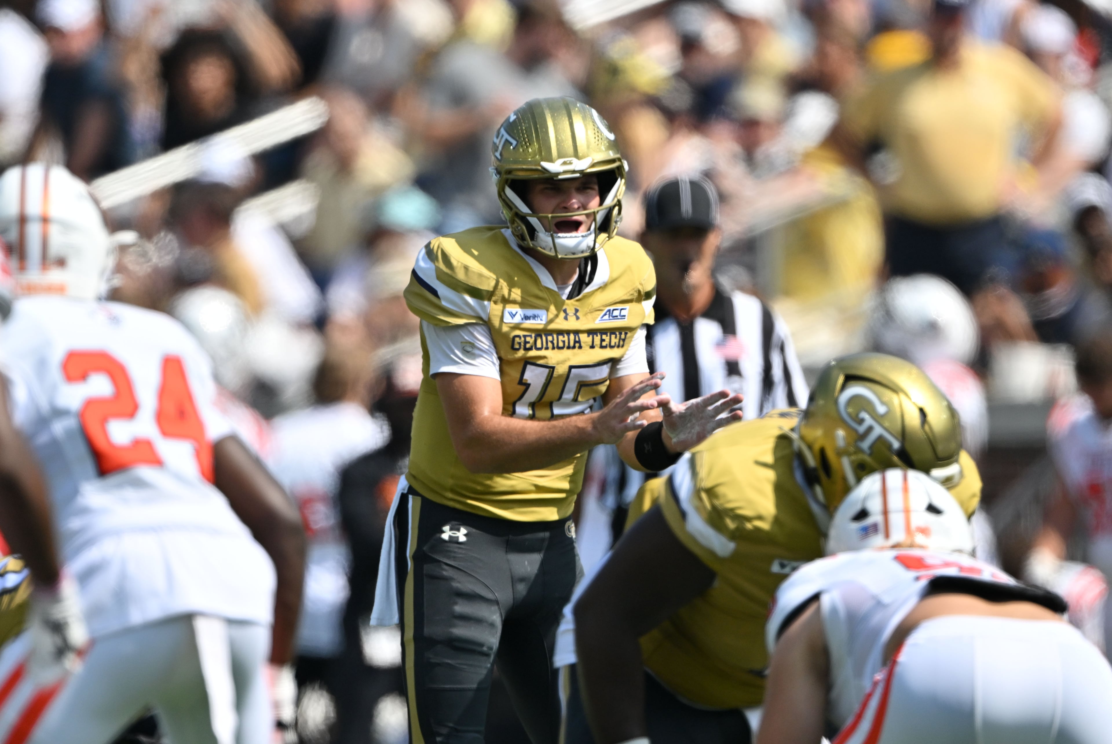 Georgia Tech quarterback Alberto Mendoza (15) shouts instructions during the first half in an NCAA college football game at Bobby Dodd Stadium on Saturday, Sept. 19, 2026, in Atlanta. (Hyosub Shin/AJC)