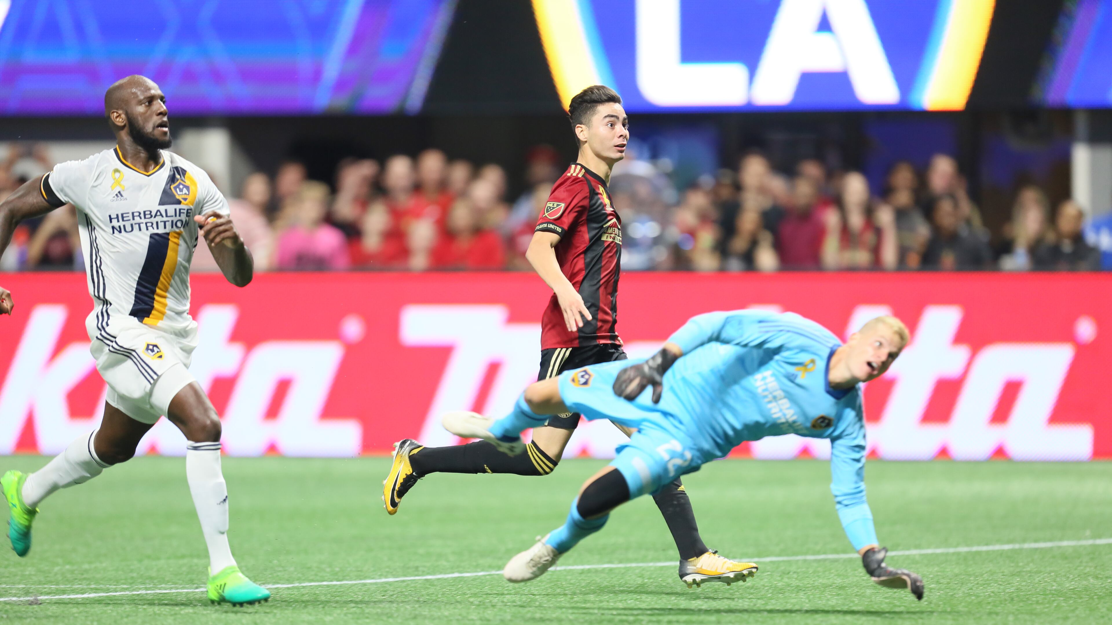 September 20, 2017 Atlanta: Atlanta United miedfielder Miguel Almiron watches the ball going toward the goal for the fourth goal of the team giving his team a very comfortable lead at half time.