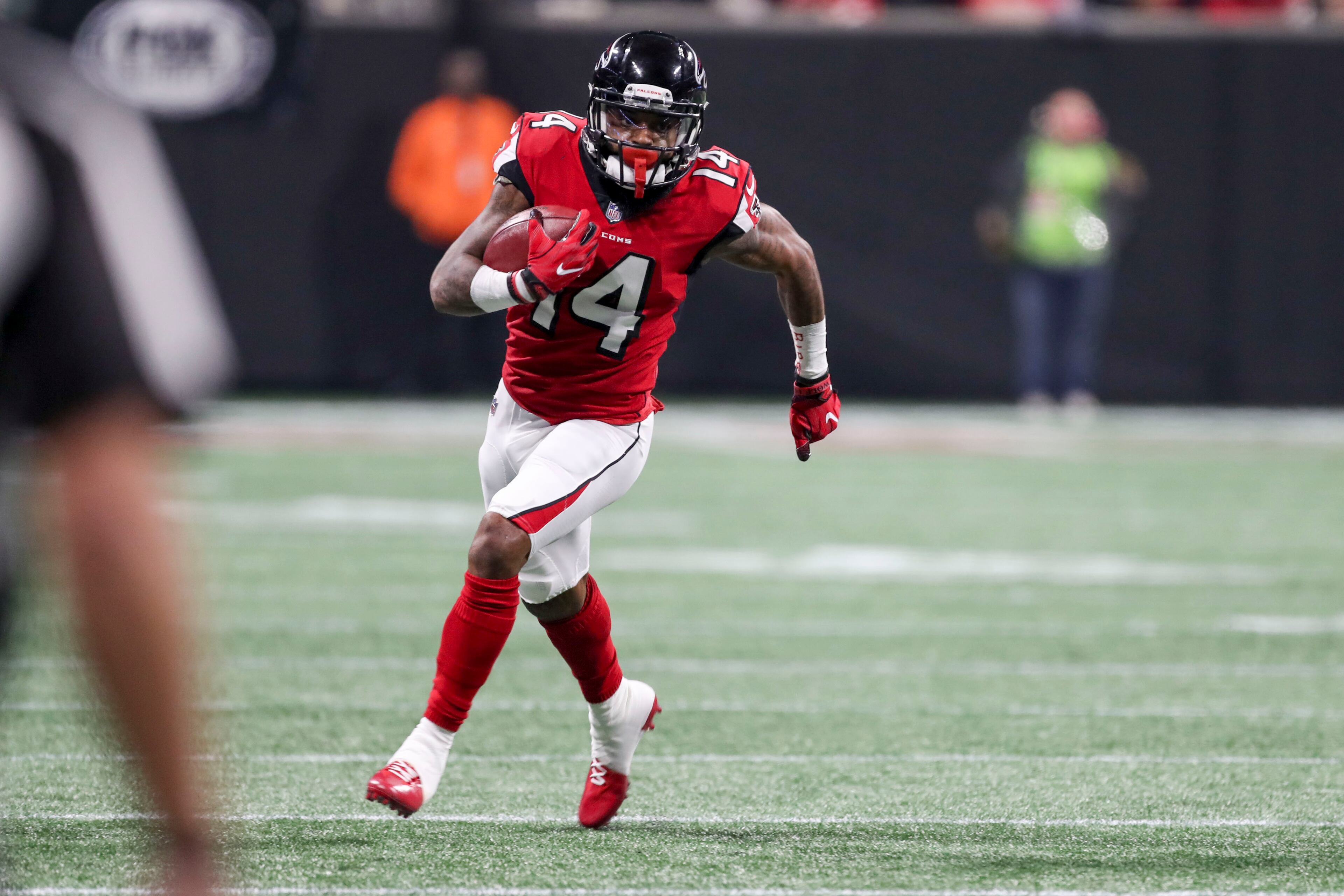 12/31/2017 -- Atlanta, GA, - Atlanta Falcons wide receiver Justin Hardy (14) carries the ball toward the Atlanta Falcons end zone during the second half of the game at Mercedes Benz Stadium, Sunday, December 31, 2017. ALYSSA POINTER/ALYSSA.POINTER@AJC.COM