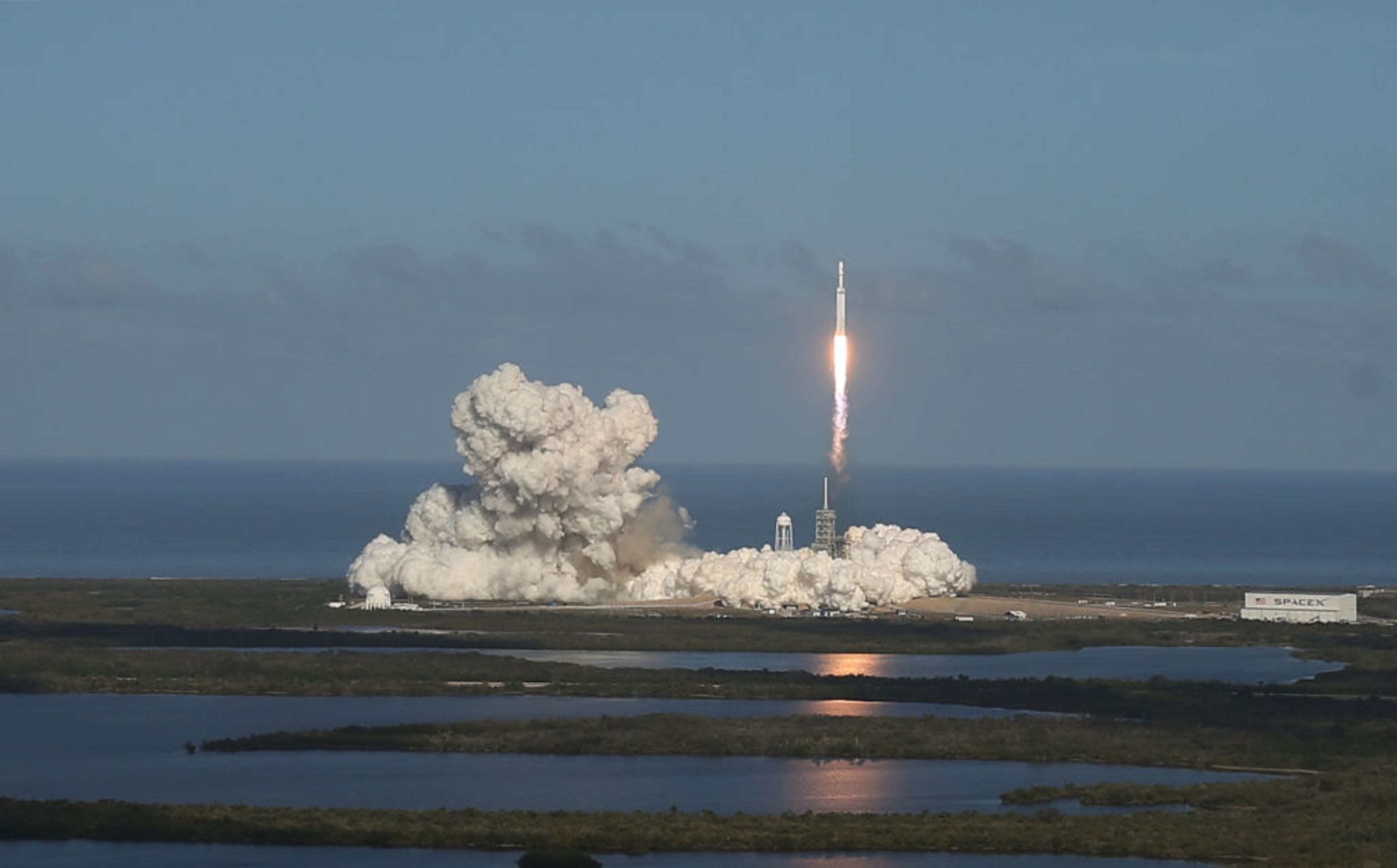 CAPE CANAVERAL, FL - FEBRUARY 06: The SpaceX Falcon Heavy rocket lifts off from launch pad 39A at Kennedy Space Center on February 6, 2018 in Cape Canaveral, Florida. The rocket is the most powerful rocket in the world and is carrying a Tesla Roadster into orbit. (Photo by Joe Raedle/Getty Images)