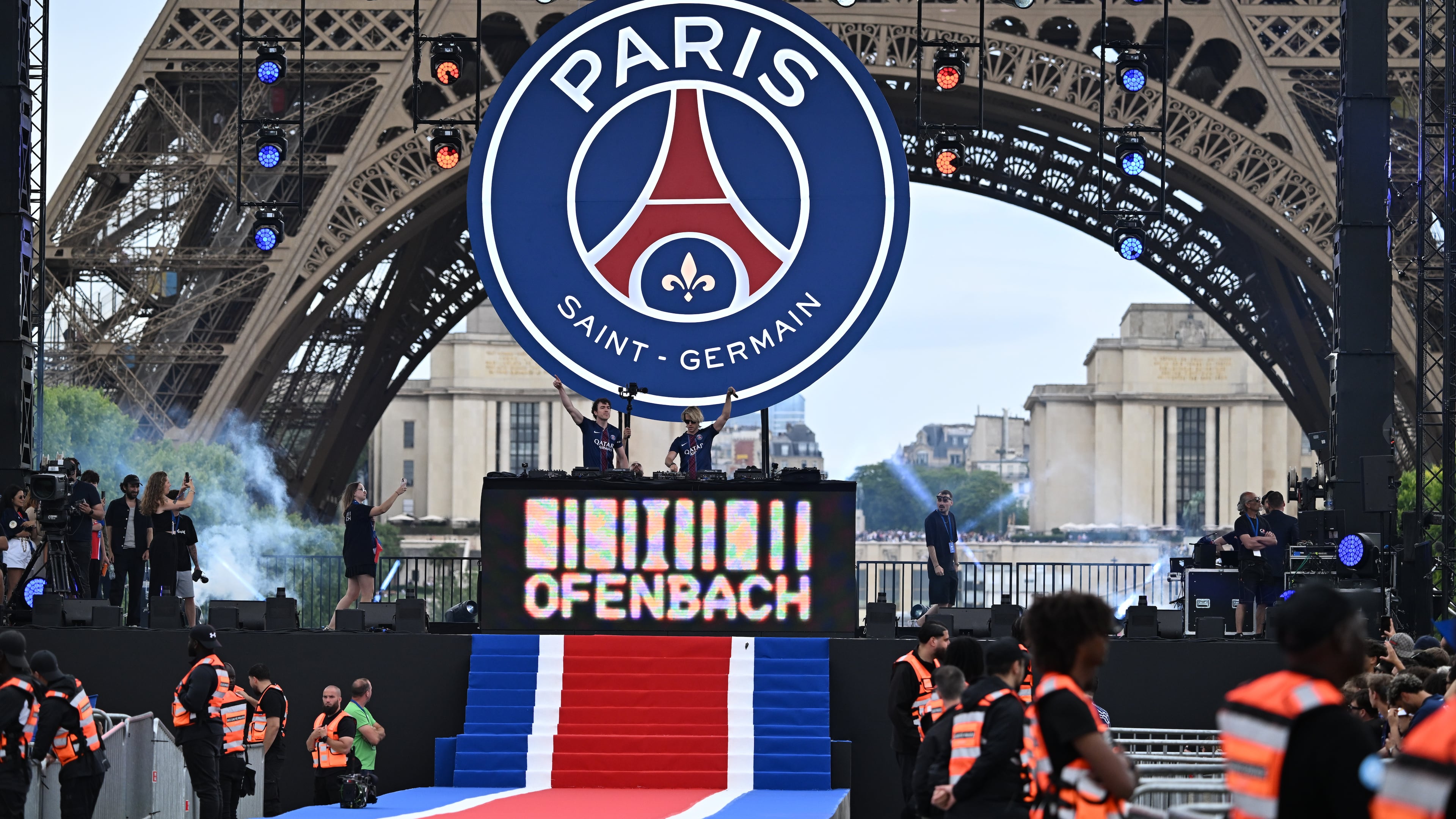Artists perform ahead of PSG's celebrations the day after winning the Champions League title, at the Eiffel Tower, in Paris, Sunday, May 31, 2026. (AP Photo/Emma Da Silva)