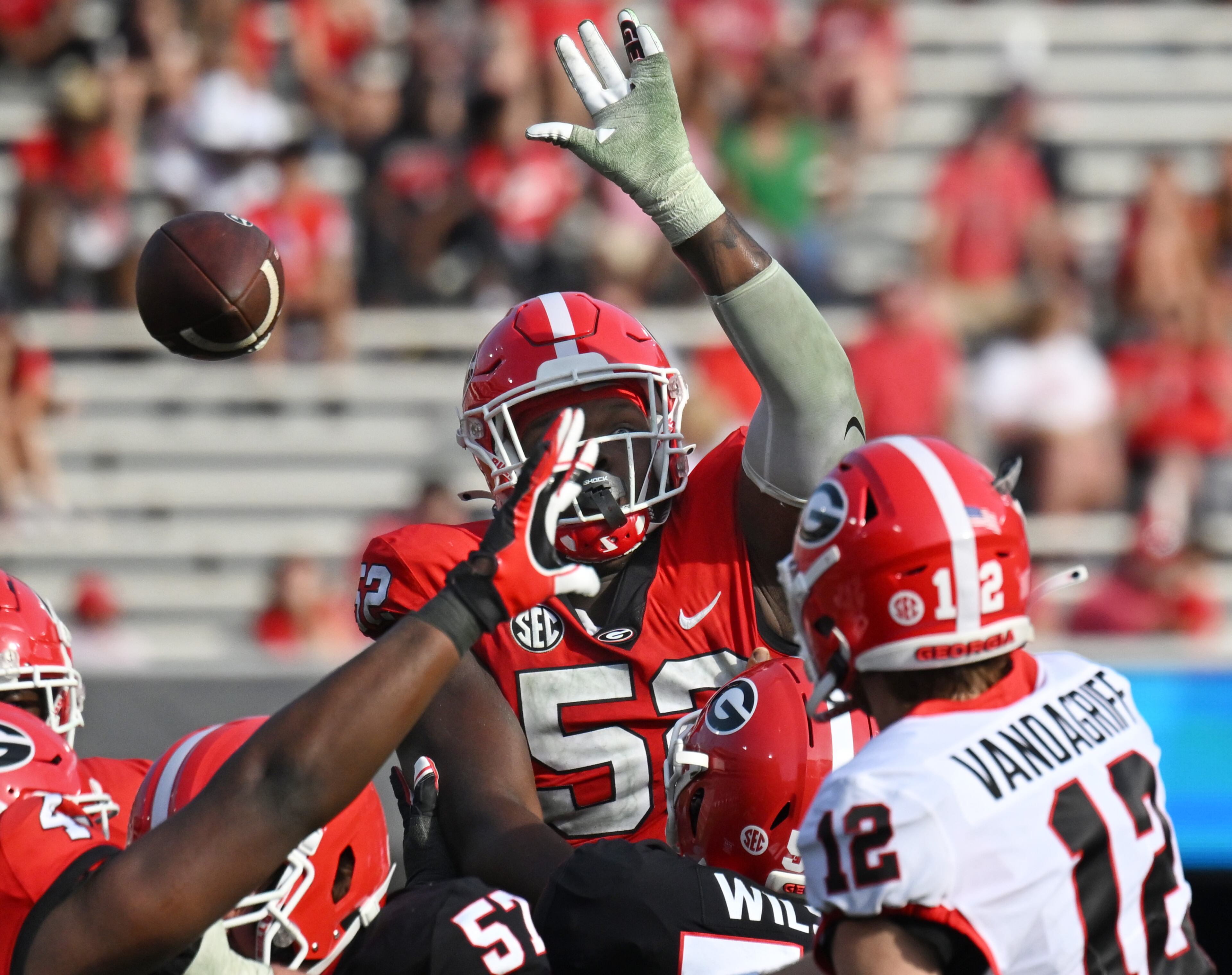 Georgia's quarterback Brock Vandagriff (12) gets off a pass against defensive lineman Christen Miller (52). (Hyosub Shin / Hyosub.Shin@ajc.com)
