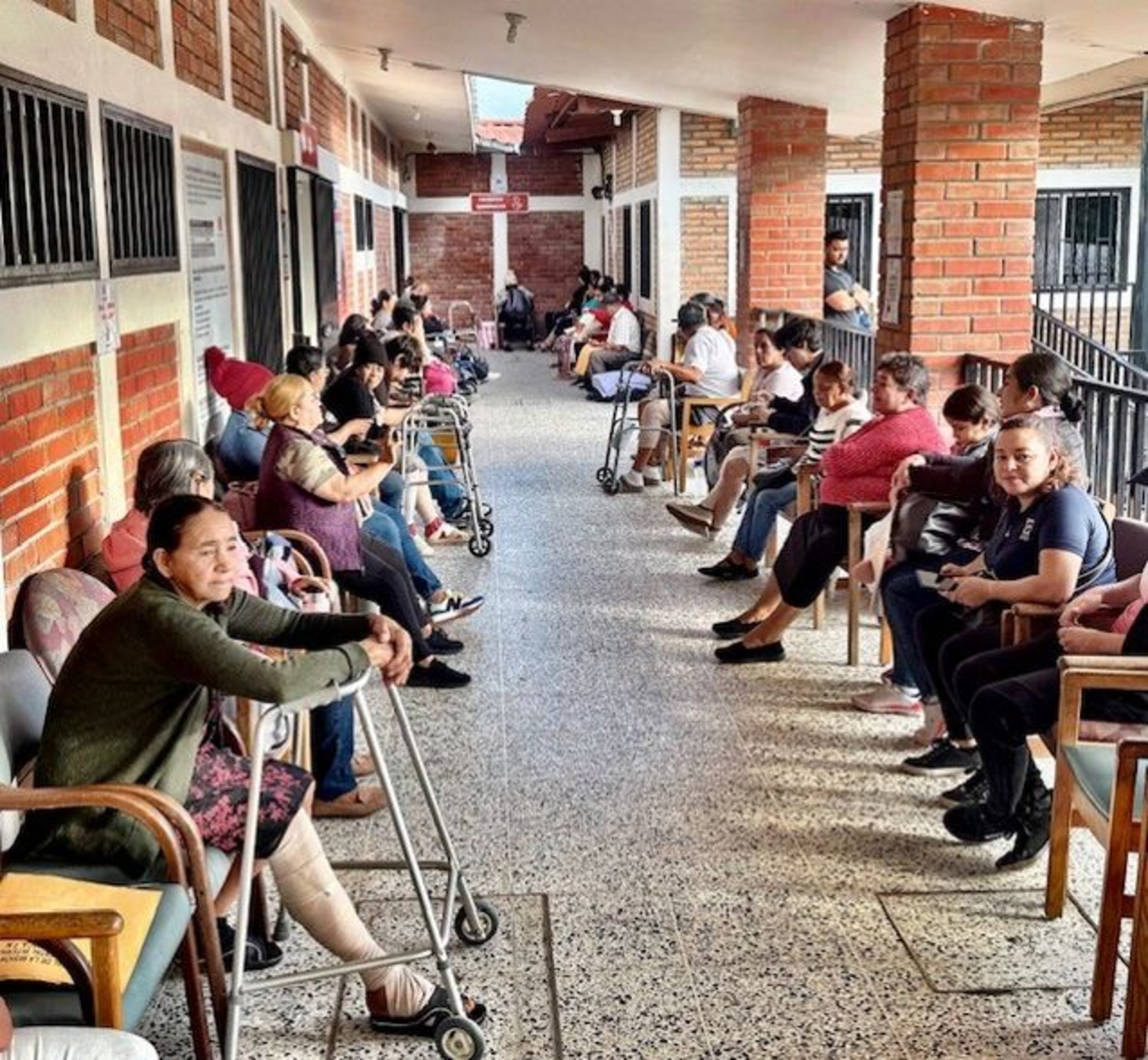 Hundreds of Hondurans wait to be seen by orthopedic surgeons who volunteer their time and skills. The medical team performed 35 to 45 knee replacement surgeries in a week, and the waiting list for medical services is long. (Courtesy of Dr. Stephen Smith)