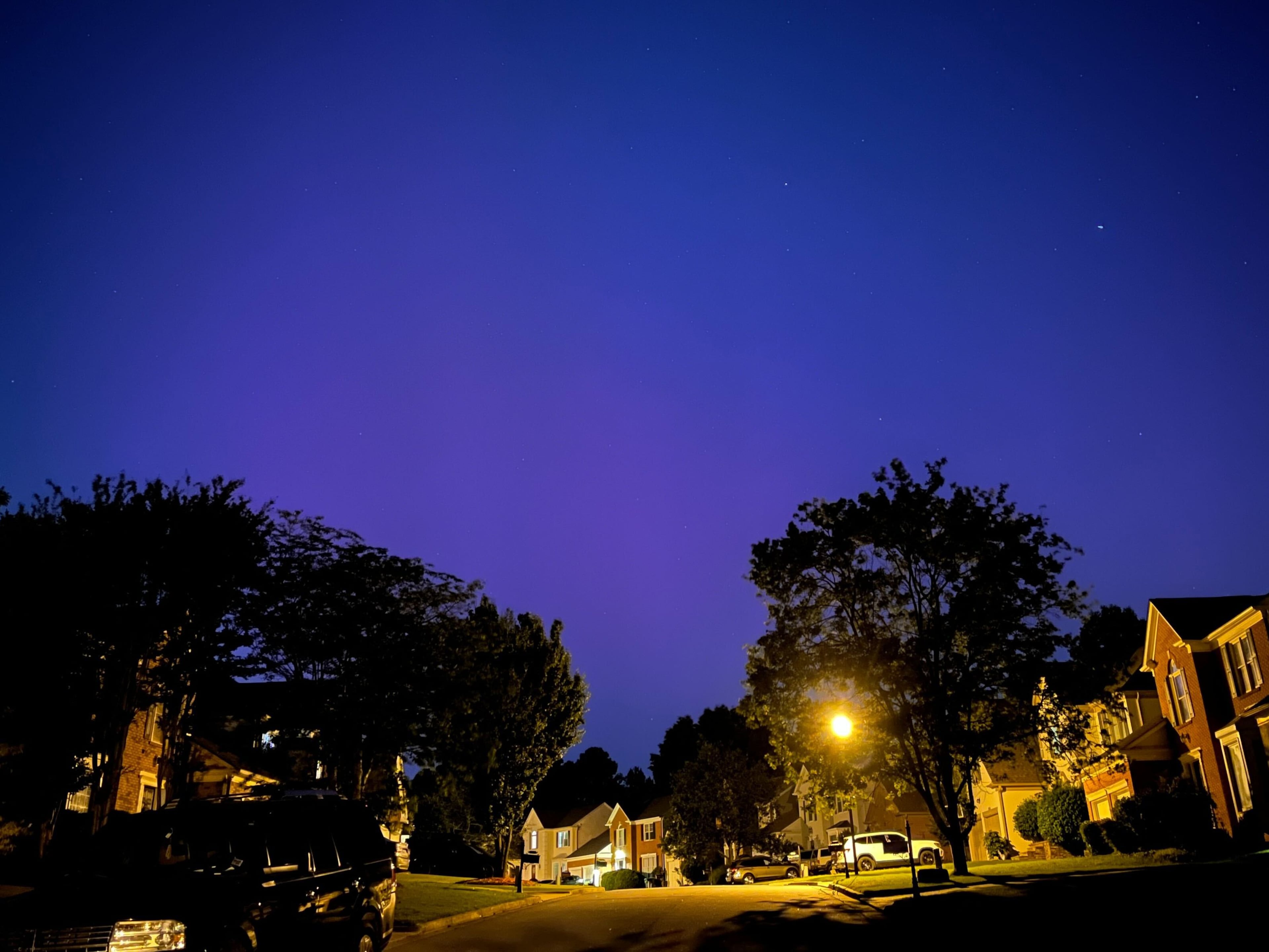 A view of the aurora borealis from Johns Creek in North Fulton County, Ga. (Alex Sanz / AJC)