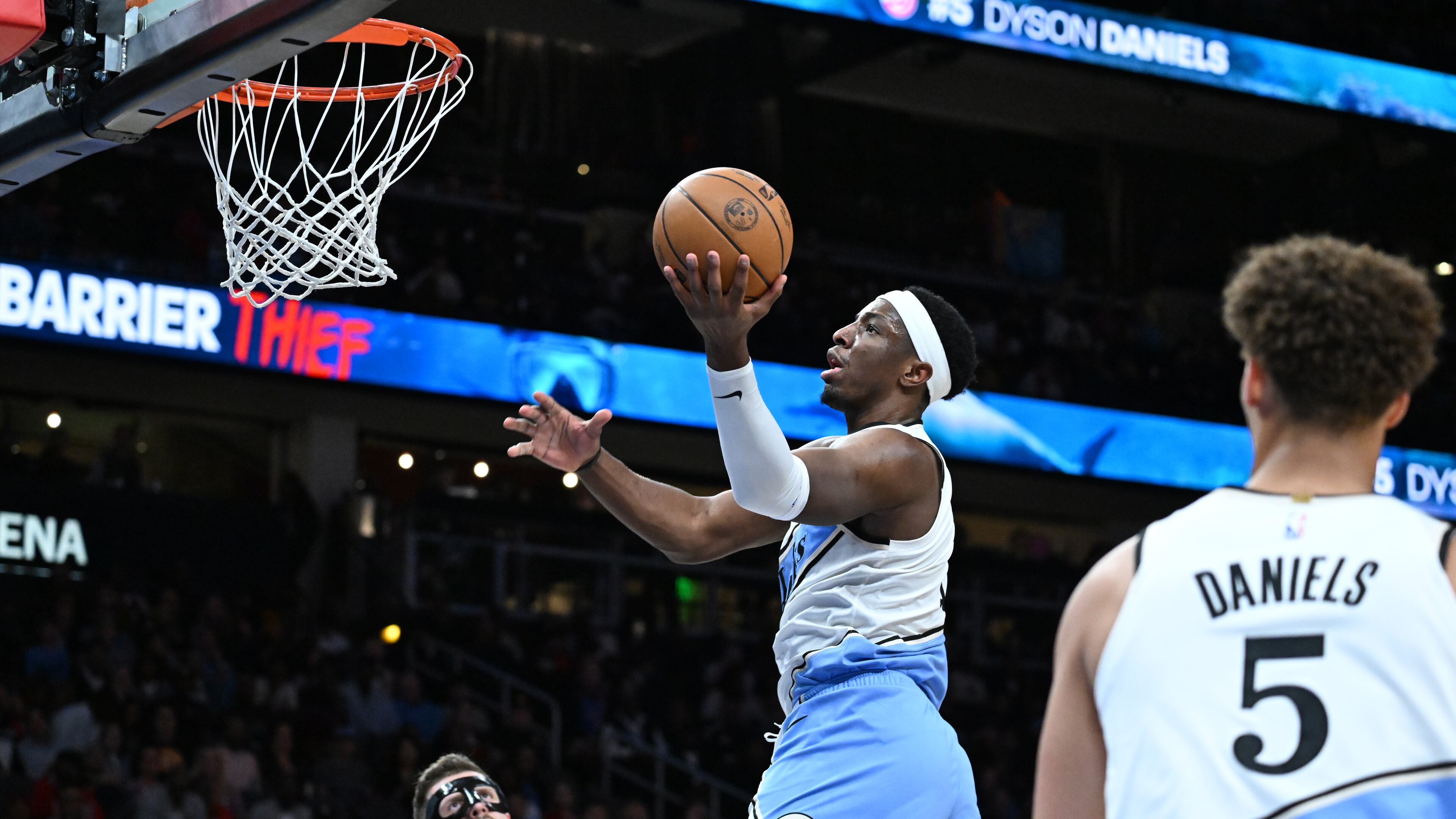 Onyeka Okongwu (17) goes to the basket for a shot during the first half in an NBA basketball game at State Farm Arena, Friday, February 28, 2025, in Atlanta. (Hyosub Shin / AJC)