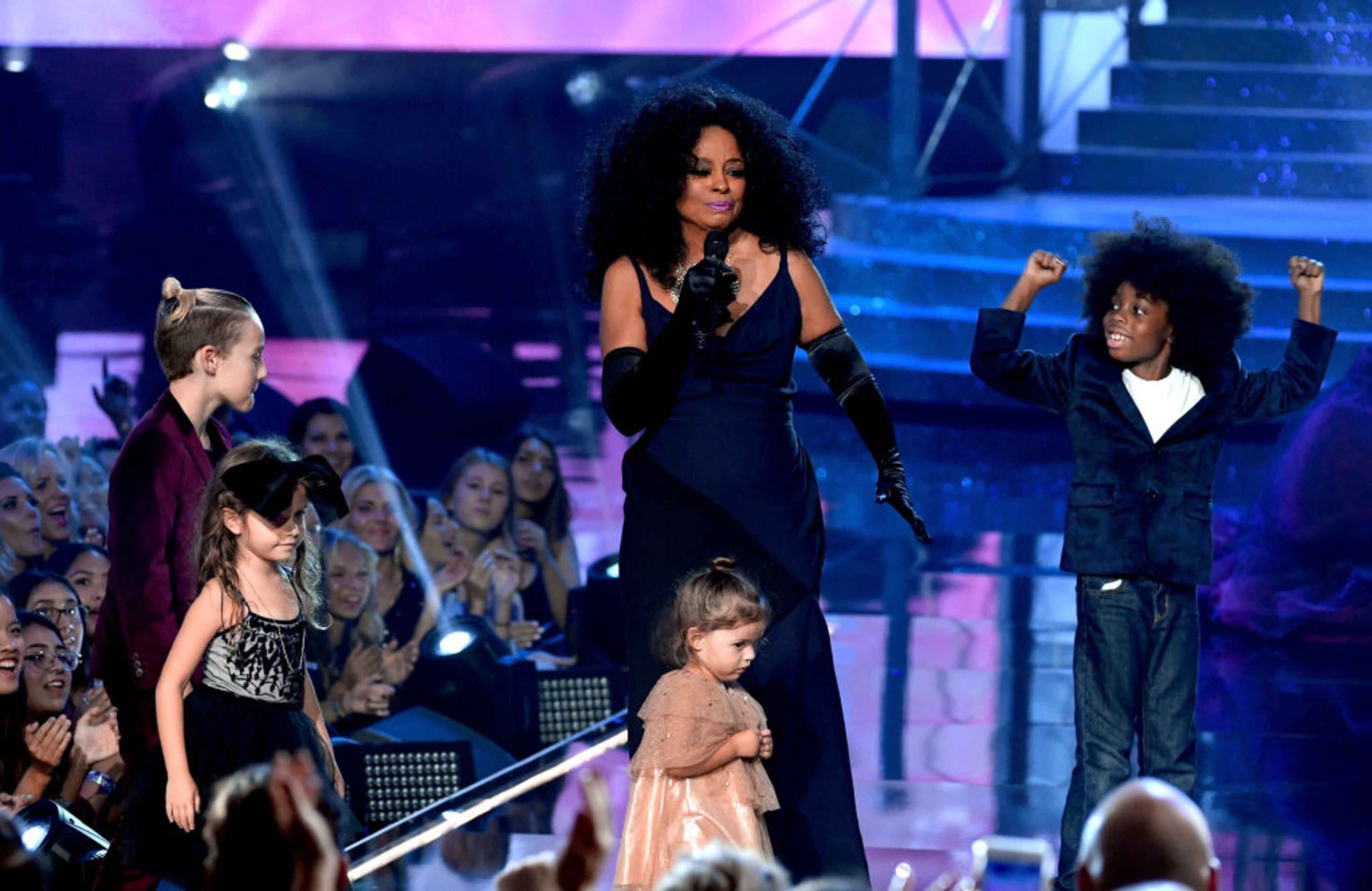 LOS ANGELES, CA - NOVEMBER 19: Honoree Diana Ross (C) performs onstage during the 2017 American Music Awards at Microsoft Theater on November 19, 2017 in Los Angeles, California. (Photo by Kevin Winter/Getty Images)
