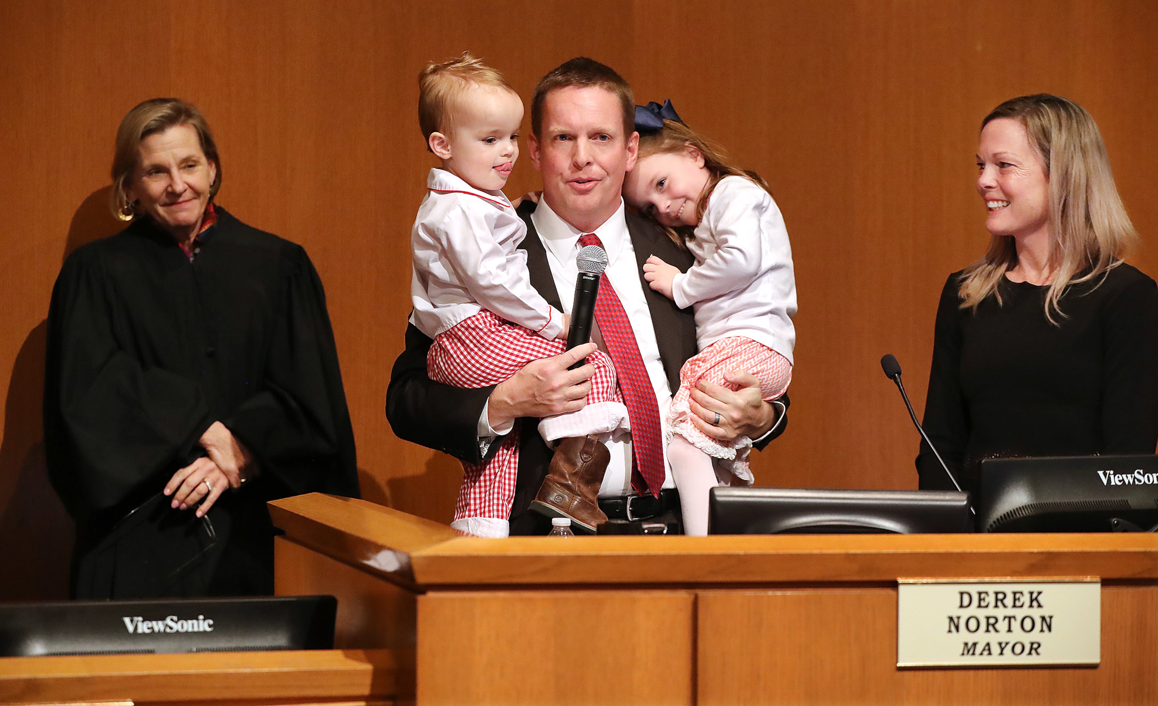 January 6, 2020 Smyrna: Incoming Mayor Derek Norton introduces his wife Laura Goss and their children Samantha, 4, and Jack, 3, as Superior Court Judge Ann Harris prepares to administer the oath of office during the swearing in ceremony for the Mayor and City Council at Smyrna City Hall on Monday, January 6, 2020, in Smyrna. Curtis Compton ccompton@ajc.com
