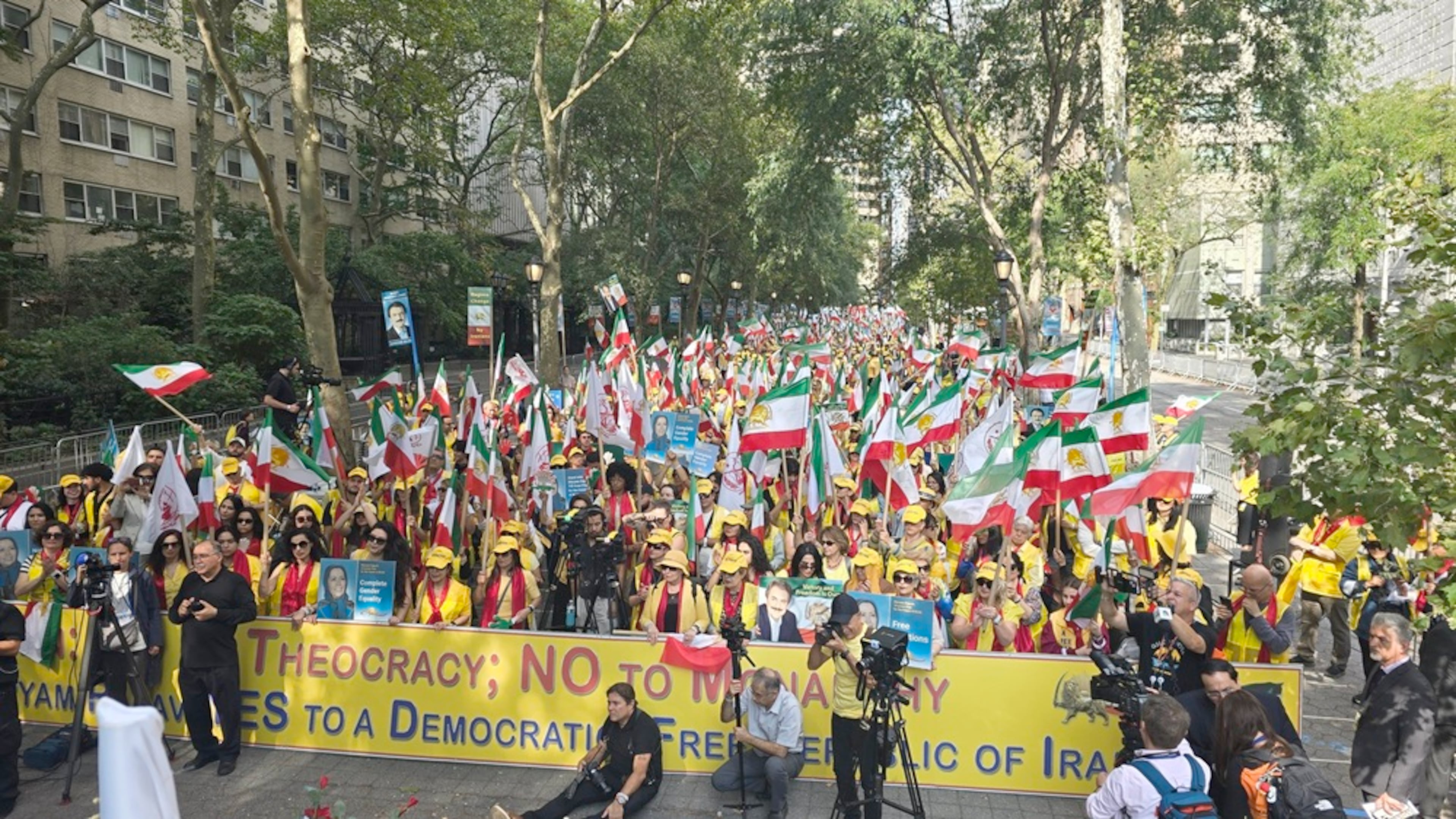 Thousands of NCRI supporters rally in New York City demanding democratic reform in Iran, Sept. 23, 2025. (Courtesy: Organization of Iranian American Communities)