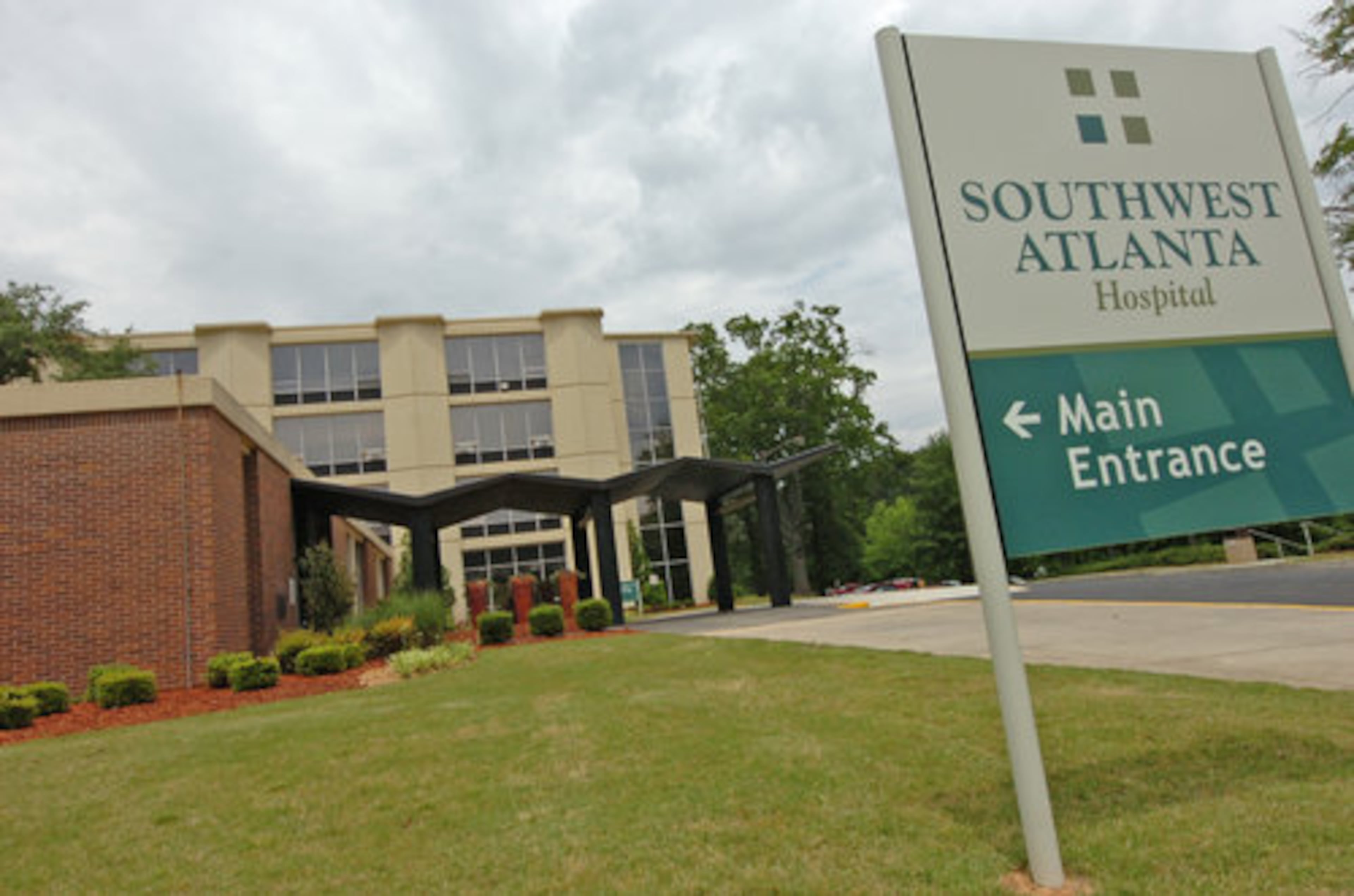 The six-floor facility is operating on one floor and has reduced its 125 beds to about 20. The hospital is not listed when you call information assistance. Virtually all the 75 staff members are contract workers.