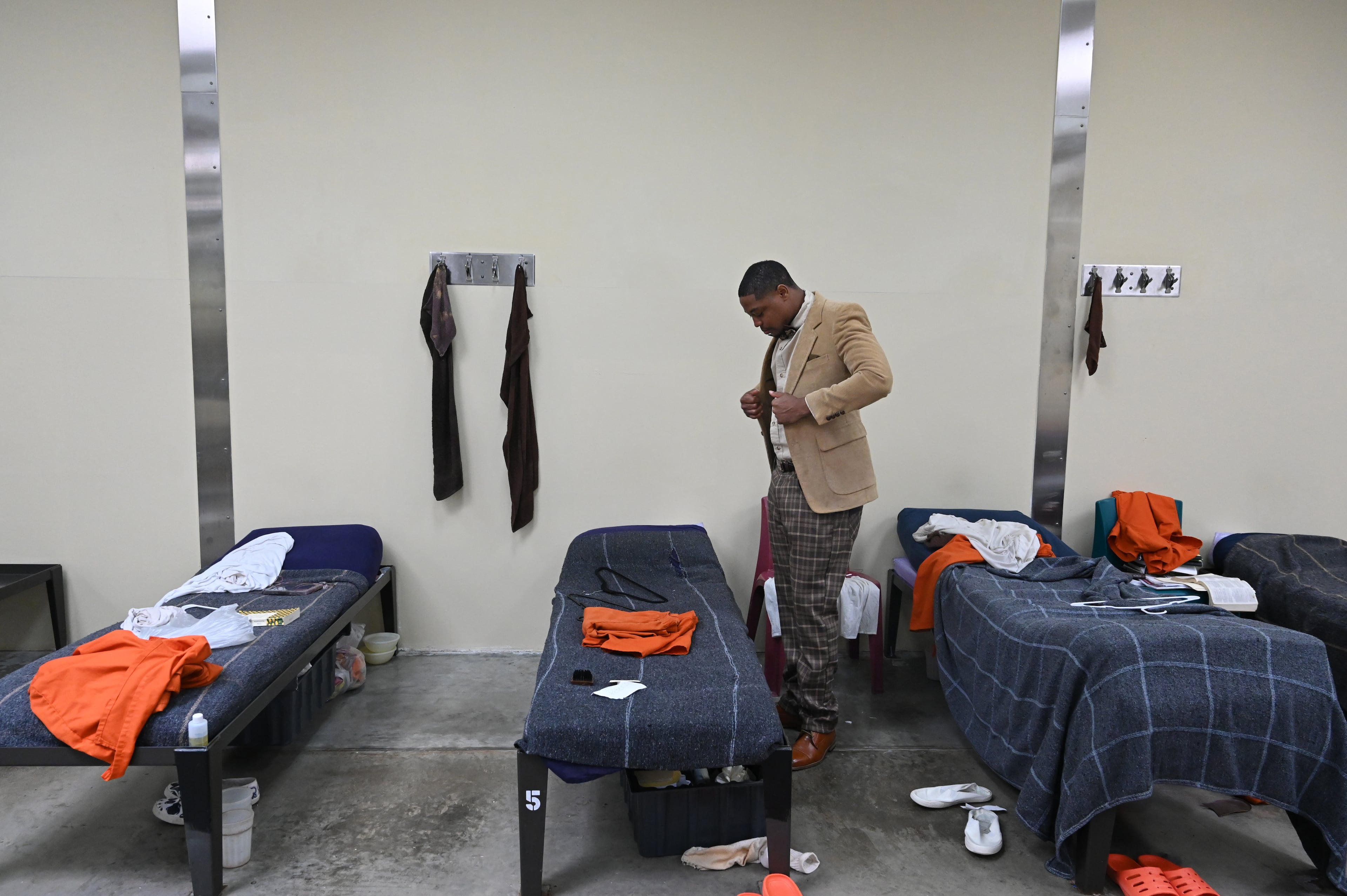 Cornelius Peterson prepares for a graduation ceremony for the Re-Entry Success Program at the Athens-Clarke County Jail on Wednesday, June 18, 2025, in Athens. (Hyosub Shin/AJC)