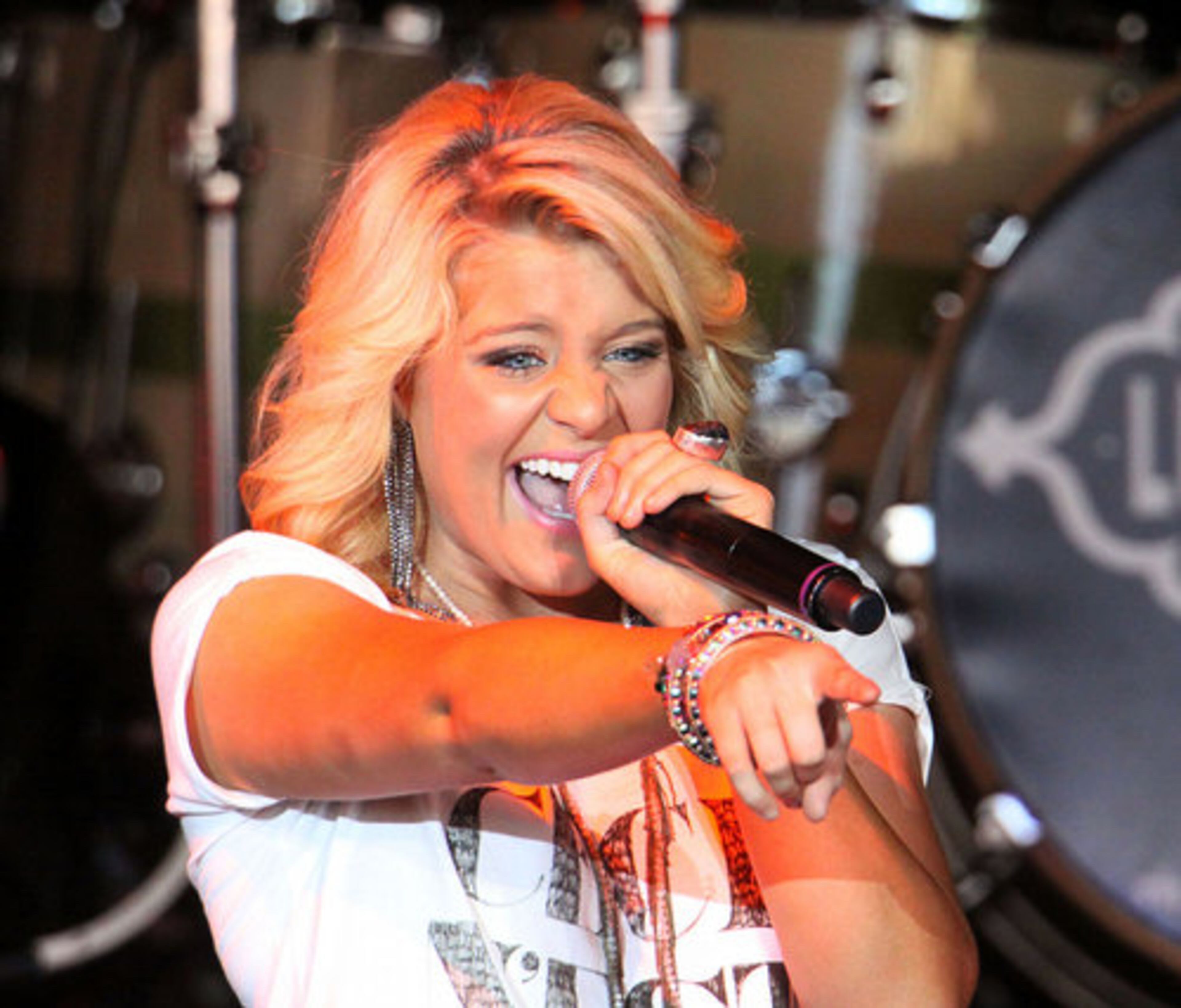 American Idol runner-up and Rossville native Lauren Alaina performs.