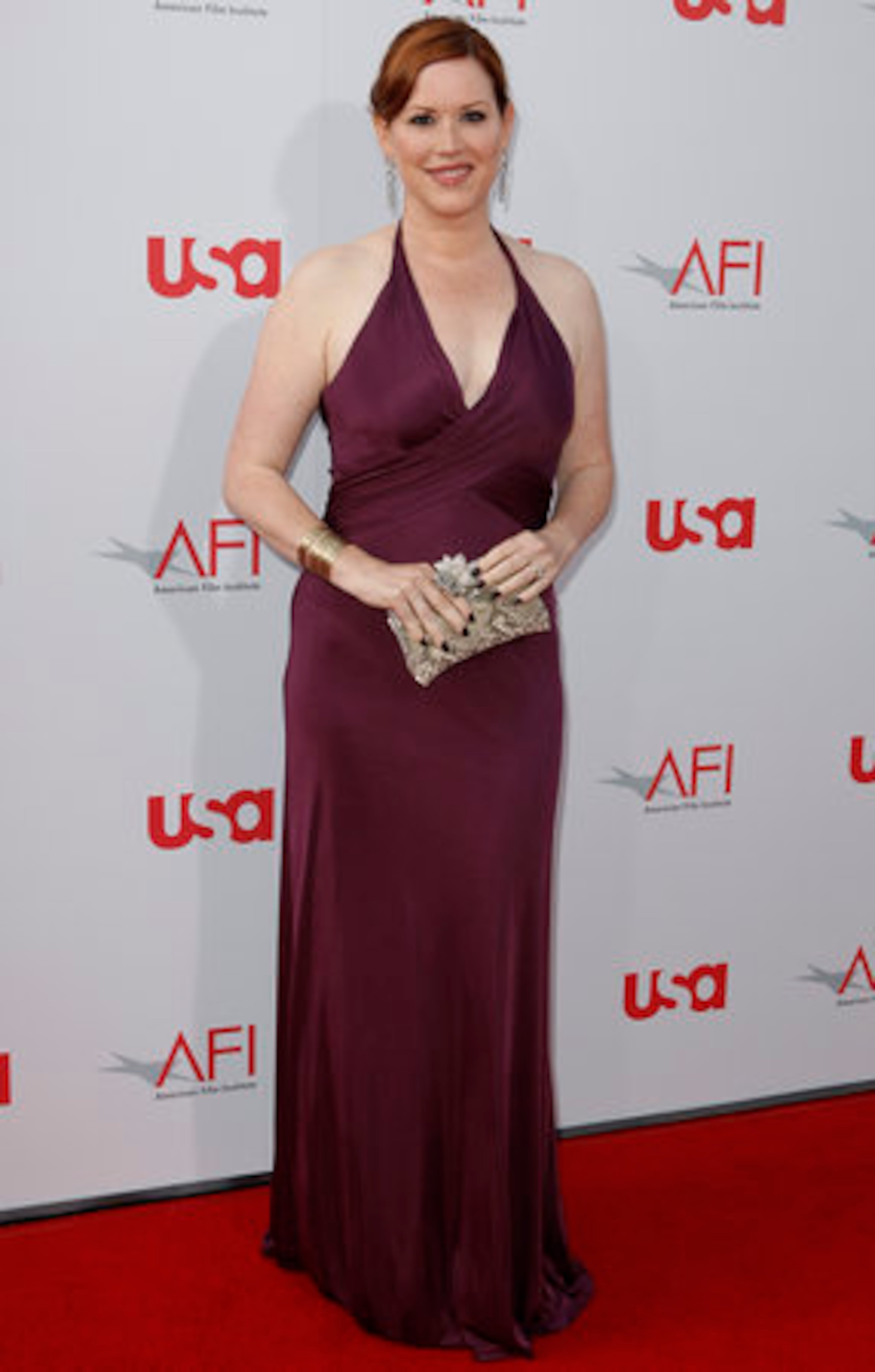 "Pretty In Pink" star Molly Ringwald seems to have toned down her act.