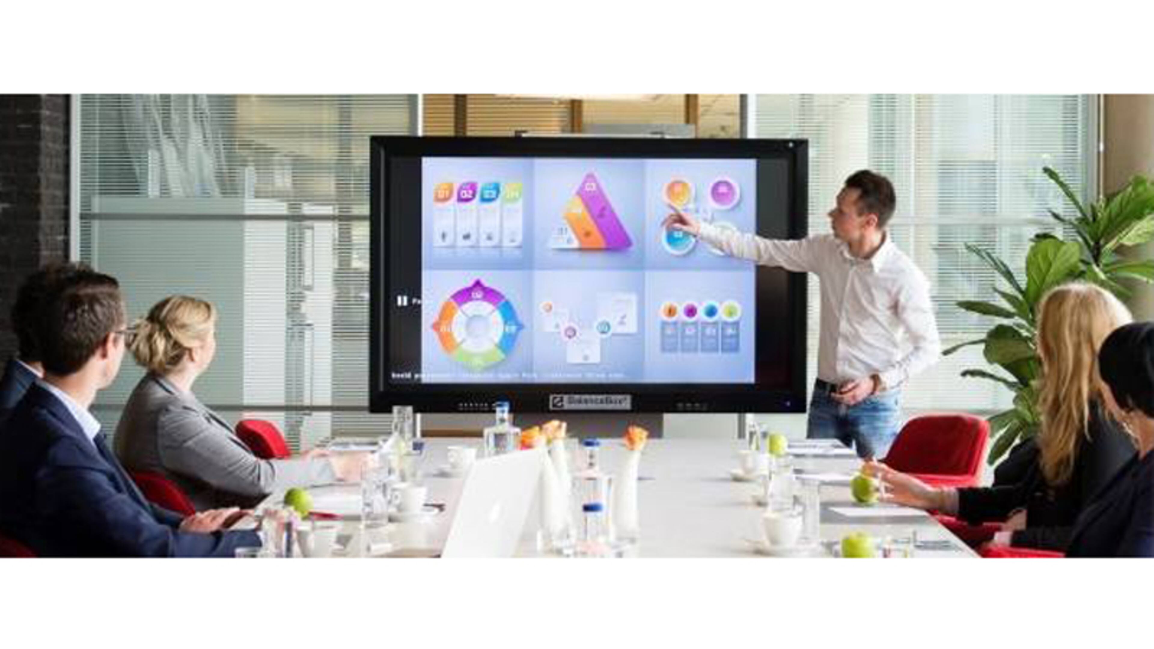 Thomas Regout Inc., Dutch manufacturer of the BalanceBox mounting system for interactive flat panels, has chosen Woodstock as its first U.S. location. THOMAS REGOUT