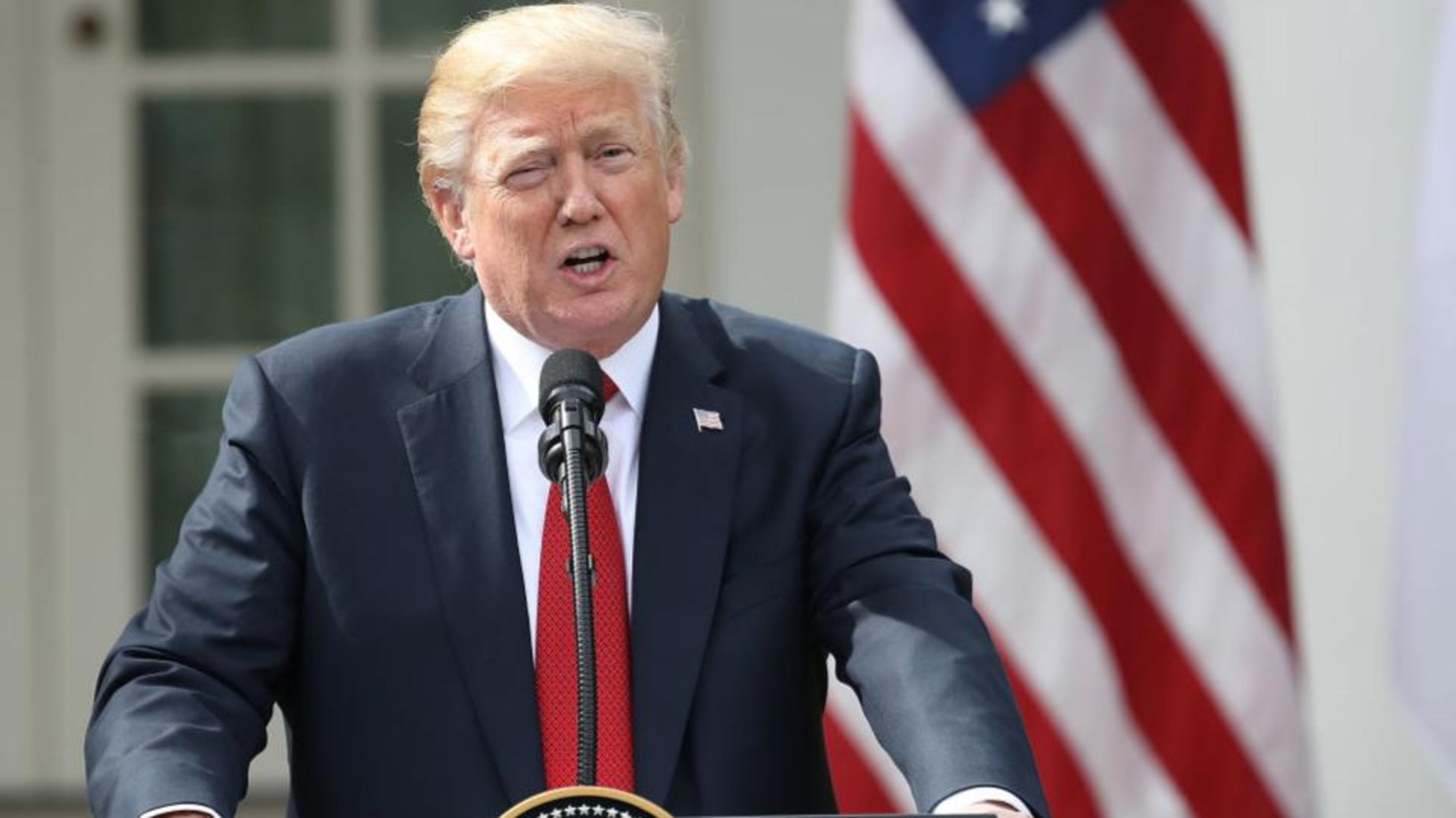 U.S. President Donald Trump delivers remarks during a joint statement with Singapore Prime Minister Lee Hsien Loong in the Rose Garden of the White House October 23, 2017 in Washington, DC. (Photo by Win McNamee/Getty Images)