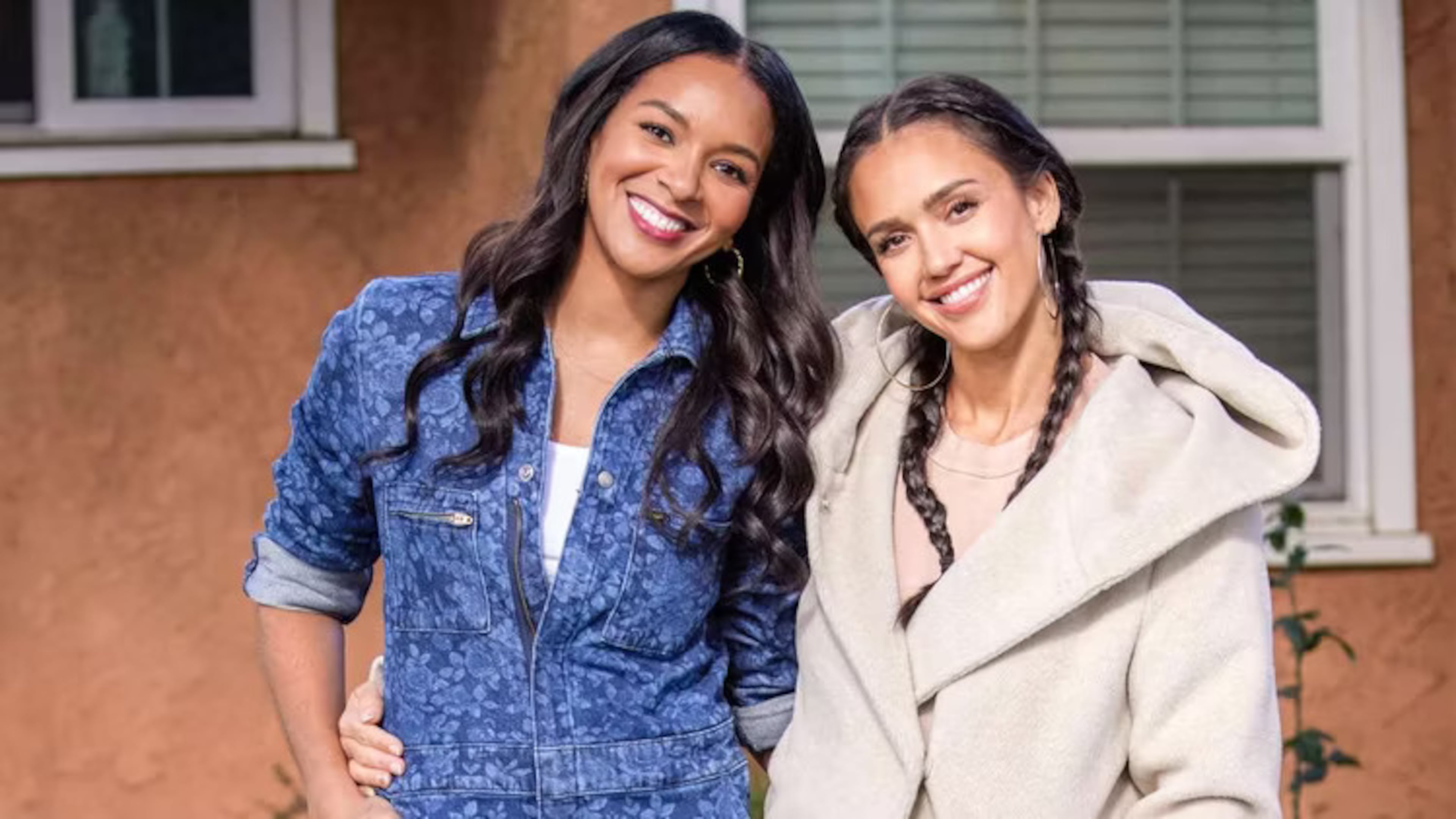 Lizzy Mathis and Jessica Alba co-host Roku's "Honest Renovations" for a second season. ROKU