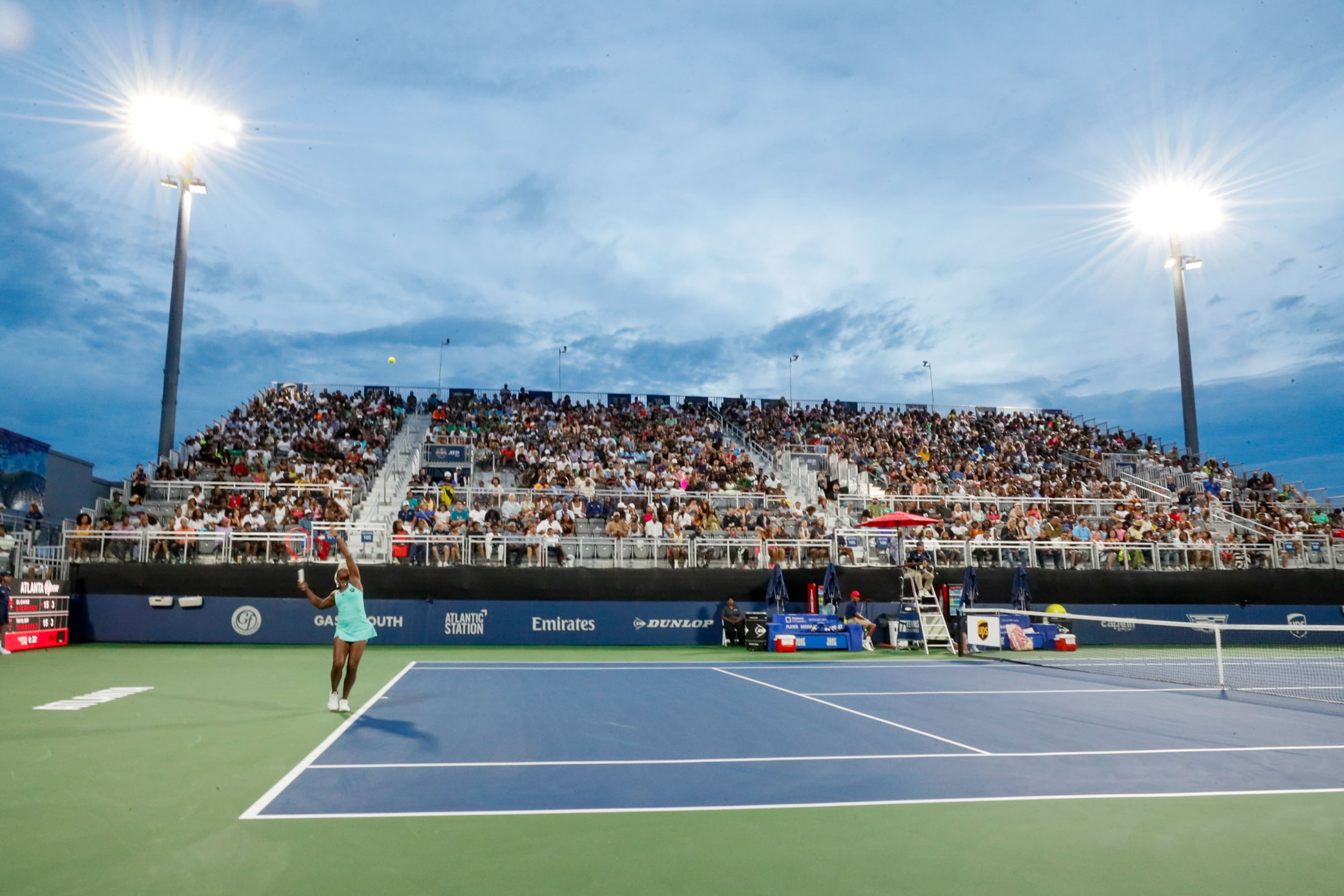 Sloane Stephens serves against Taylor Townsend during an exhibition match in the Atlanta Open at Atlantic Station on Sunday, July 21, 2024, in Atlanta.
(Miguel Martinez / AJC)