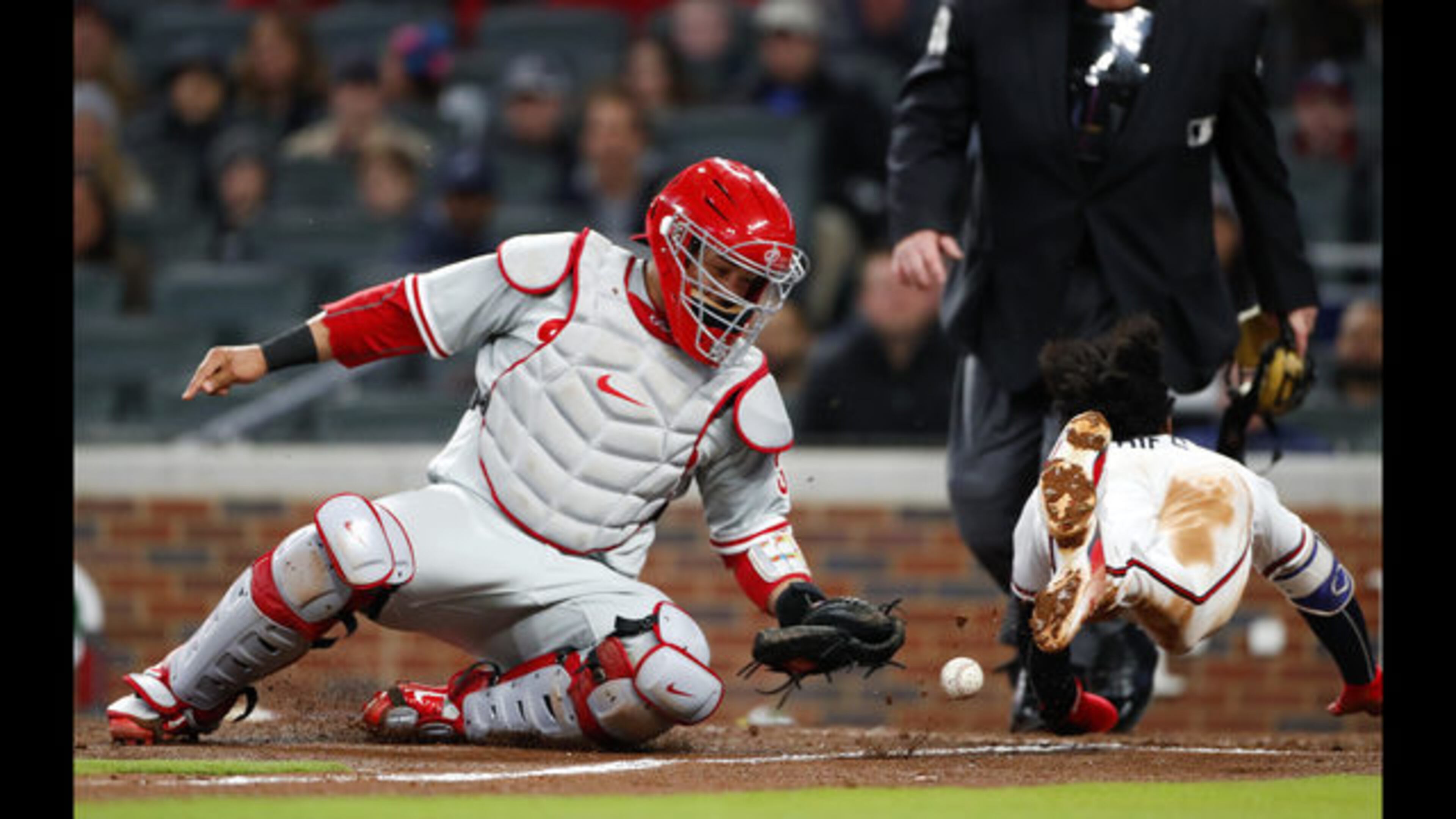 Braves’ Ozzie Albies scores on a sacrifice fly in a 2-1 victory over the Phillies Monday night.