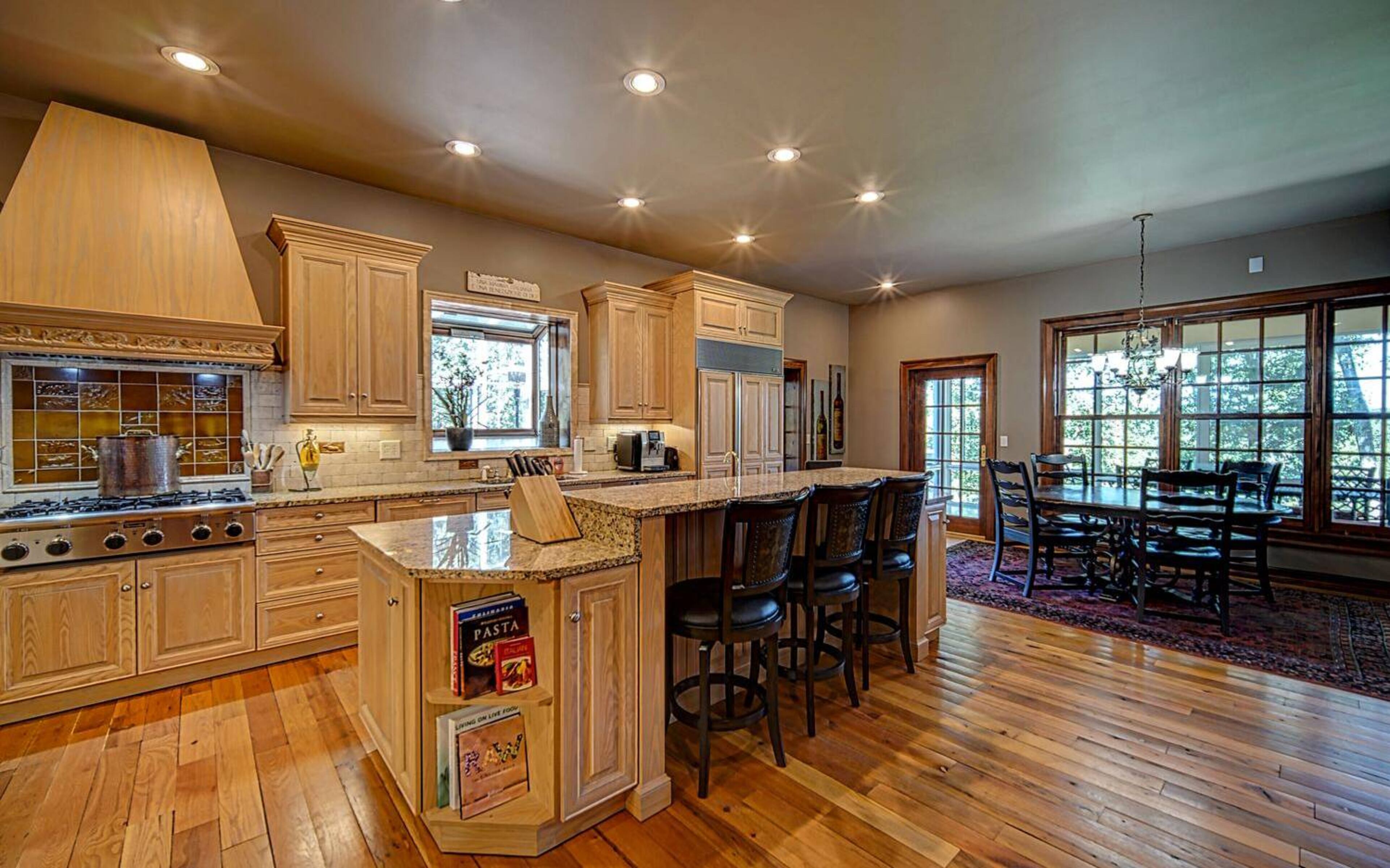 The kitchen includes an oven/range combo.