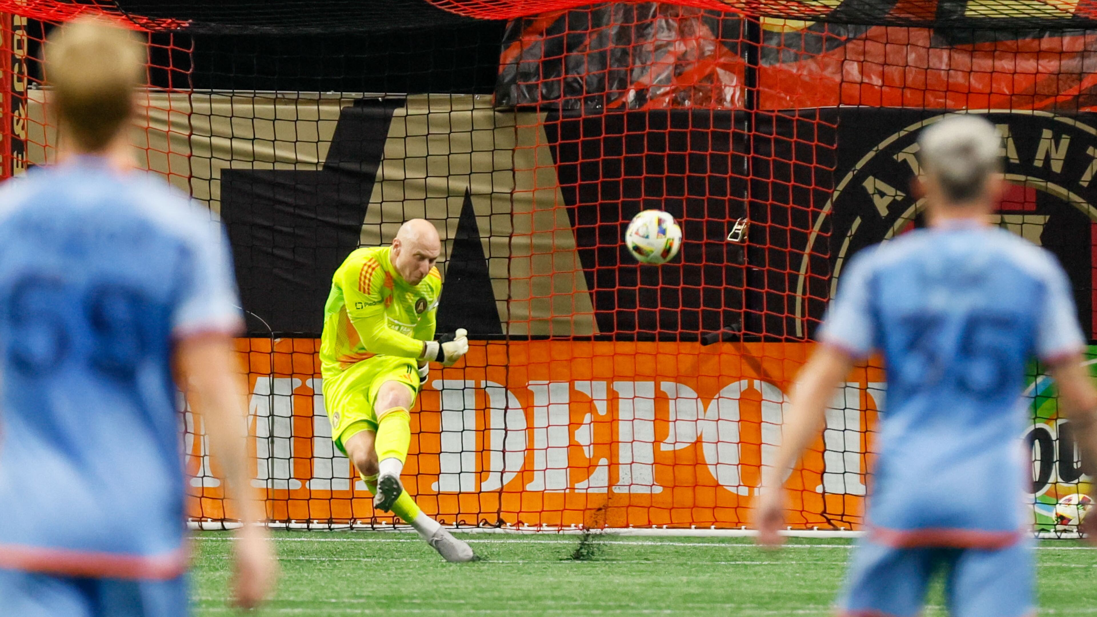 Atlanta United goalkeeper Brad Guzan (1) takes a goal kick during the second half against New York City at Mercedes-Benz Stadium on Wednesday, July 17, 2024.
(Miguel Martinez/ AJC)