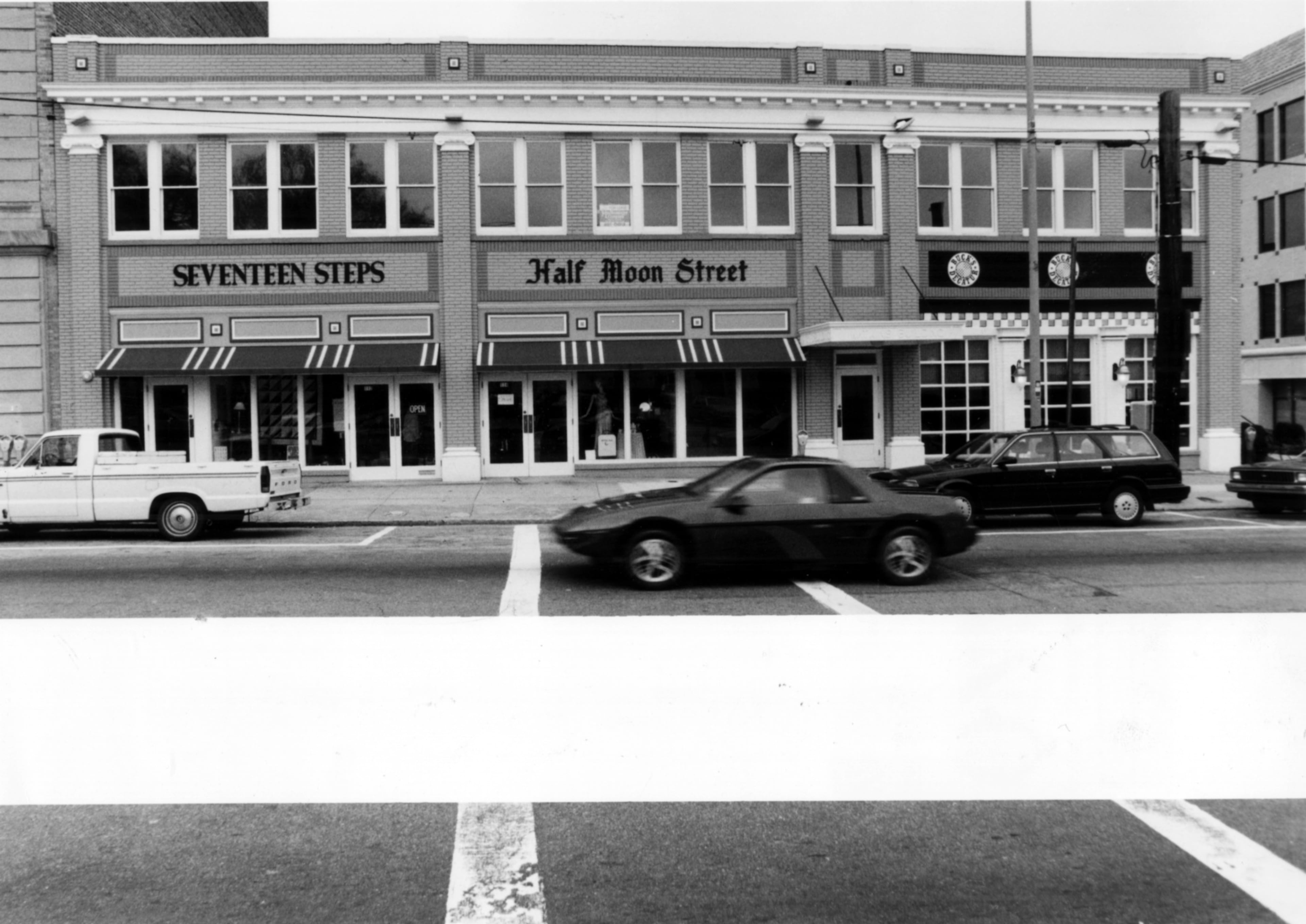 March, 1989 - Decatur, GA - Trendy shops in downtown Decatur. Seventeen Steps, Half Moon Street, Buck's along East Ponce de Leon Avenue. (Joey Ivansco/AJC staff) 1989