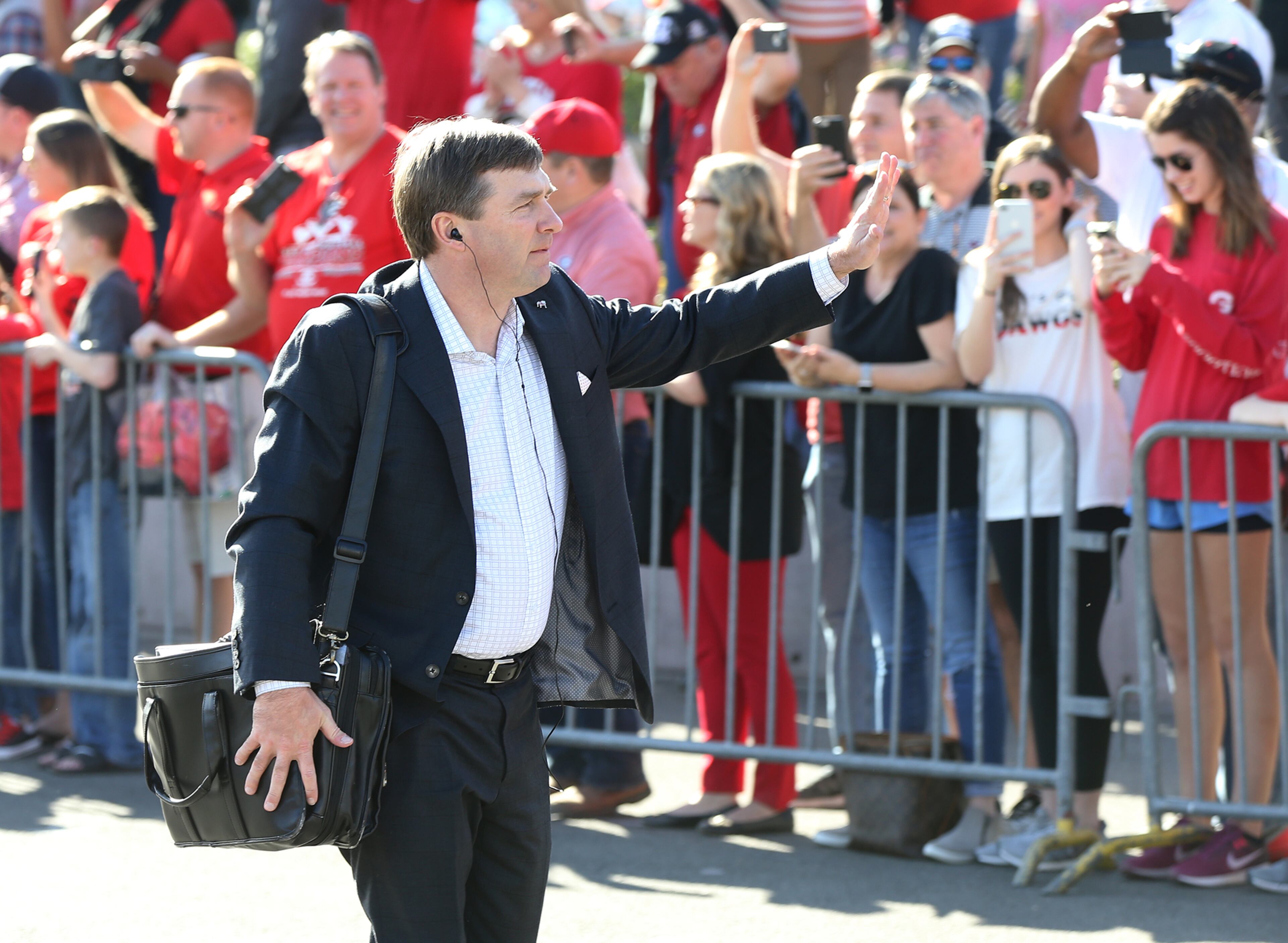 December 31, 2017 Pasadena: Georgia head coach Kirby Smart waves to fans while arriving for the official team photo at Rose Bowl Stadium on Sunday, December 31, 2017, in Pasadena. Curtis Compton/ccompton@ajc.com