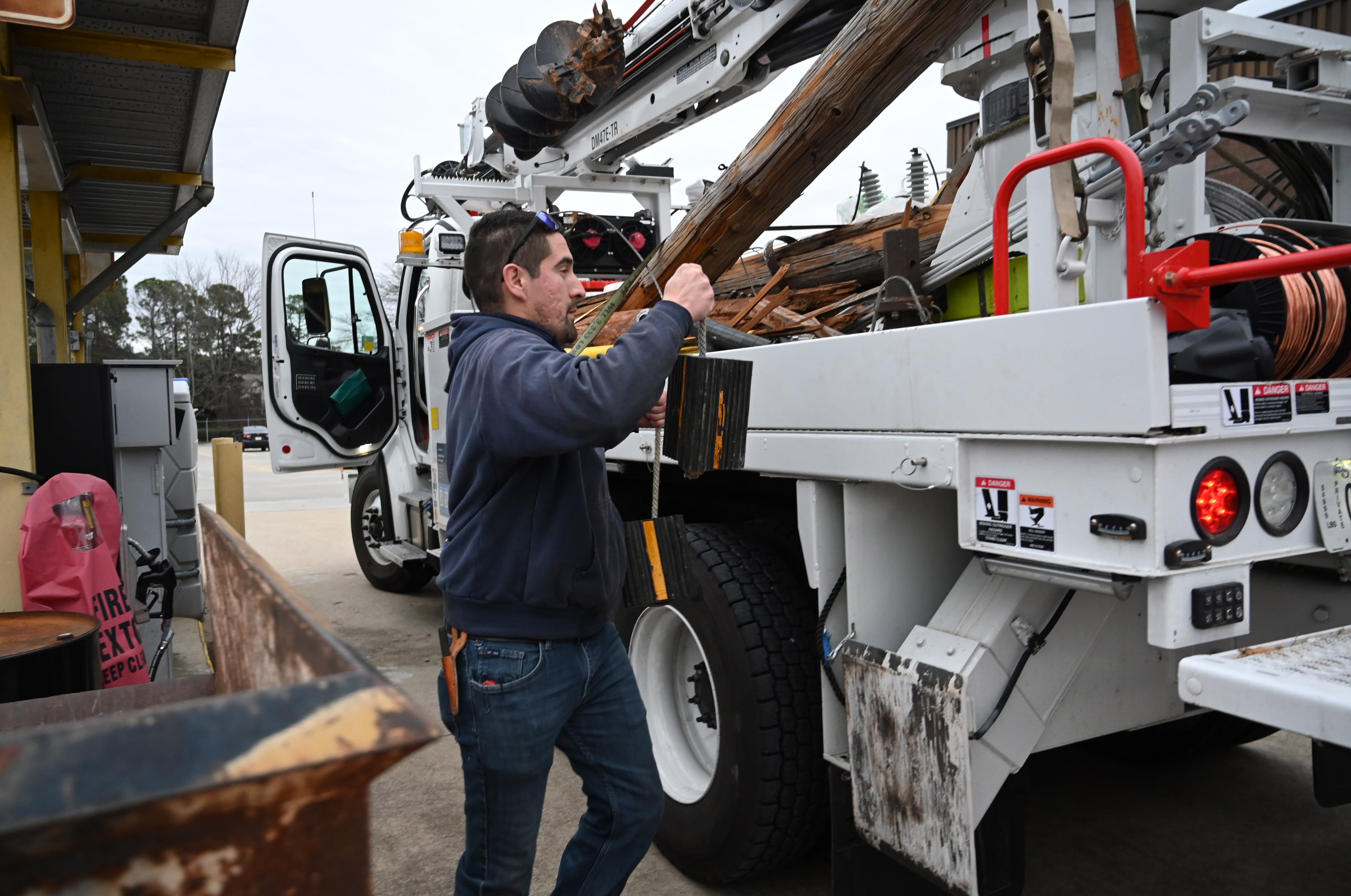 Cruz Martinez gets ready to be dispatched after filling his truck with gas at Georgia Power North Shallowford Operating Headquarters, Saturday, Jan. 24, 2026, in Atlanta. (Hyosub Shin/AJC)