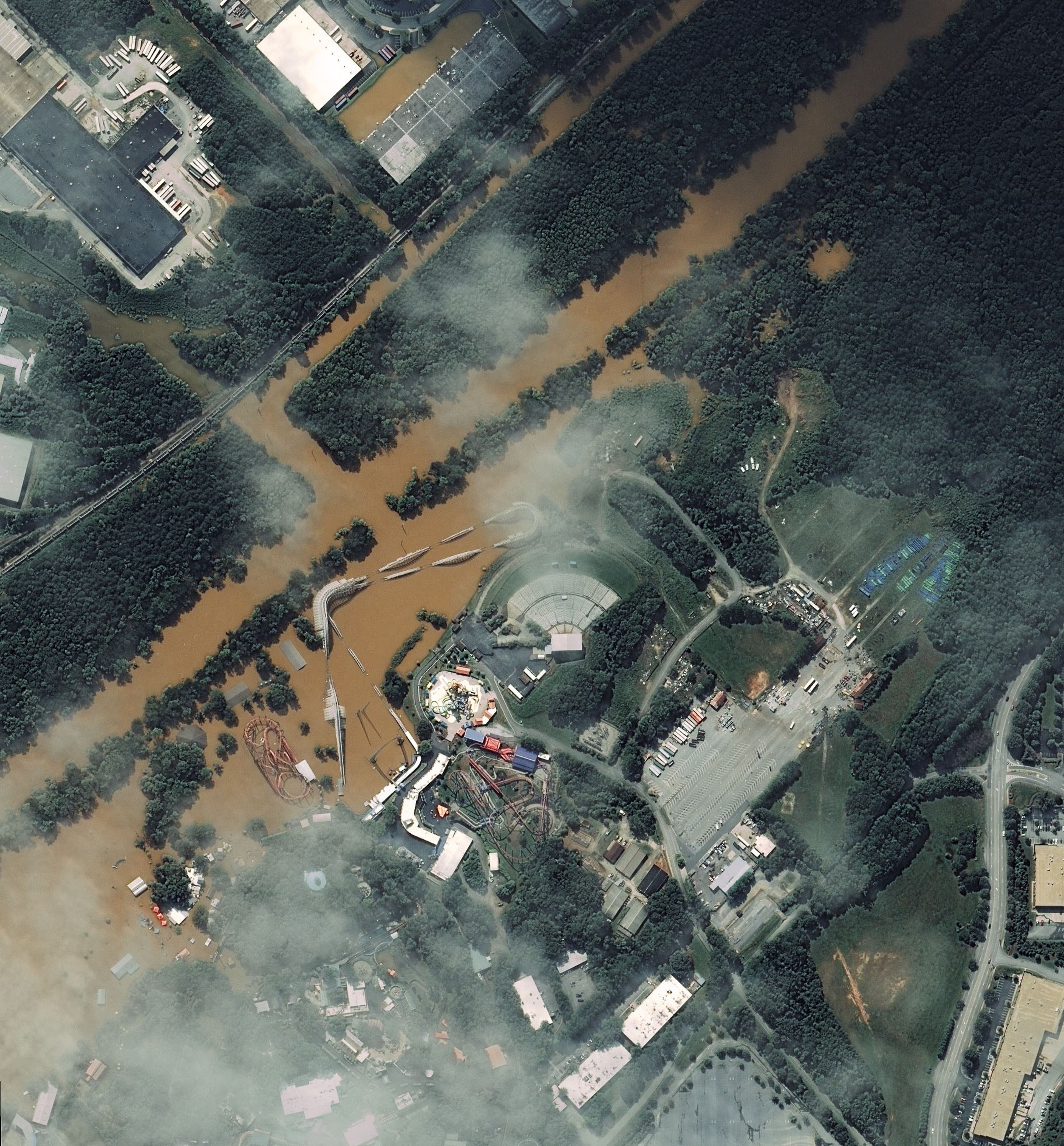 ATLANTA, GEORGIA-SEPTEMBER 22, 2009: This is a satelite image showing wide spread flooding in the Sixe Flags over Georgia park, outside of downtown Altanta. (credit:DigitalGlobe)