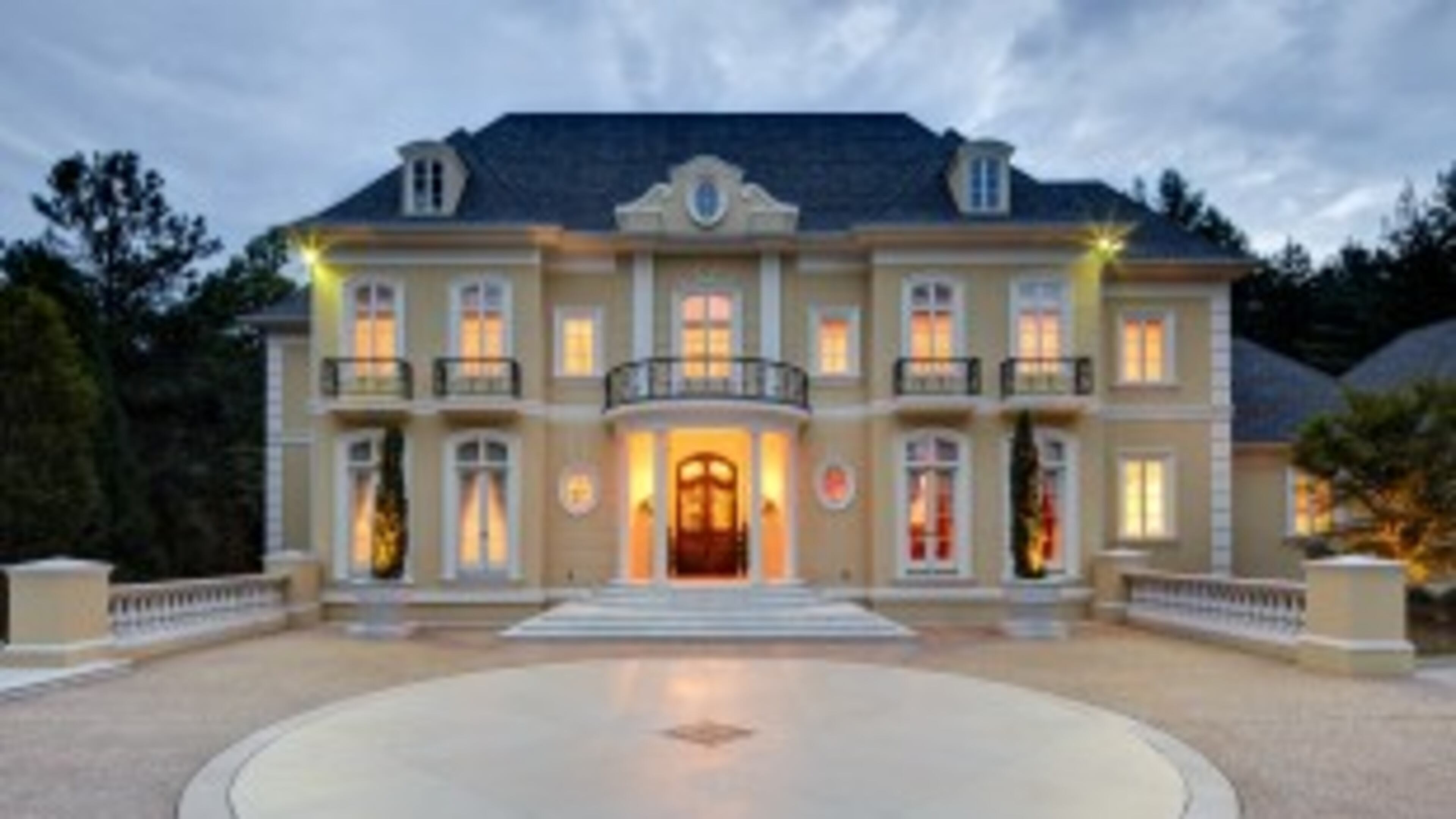 The Atlanta Symphony Associates' signature fundraiser, the annual Decorators’ Show House & Gardens, netted nearly $250,000 this year.