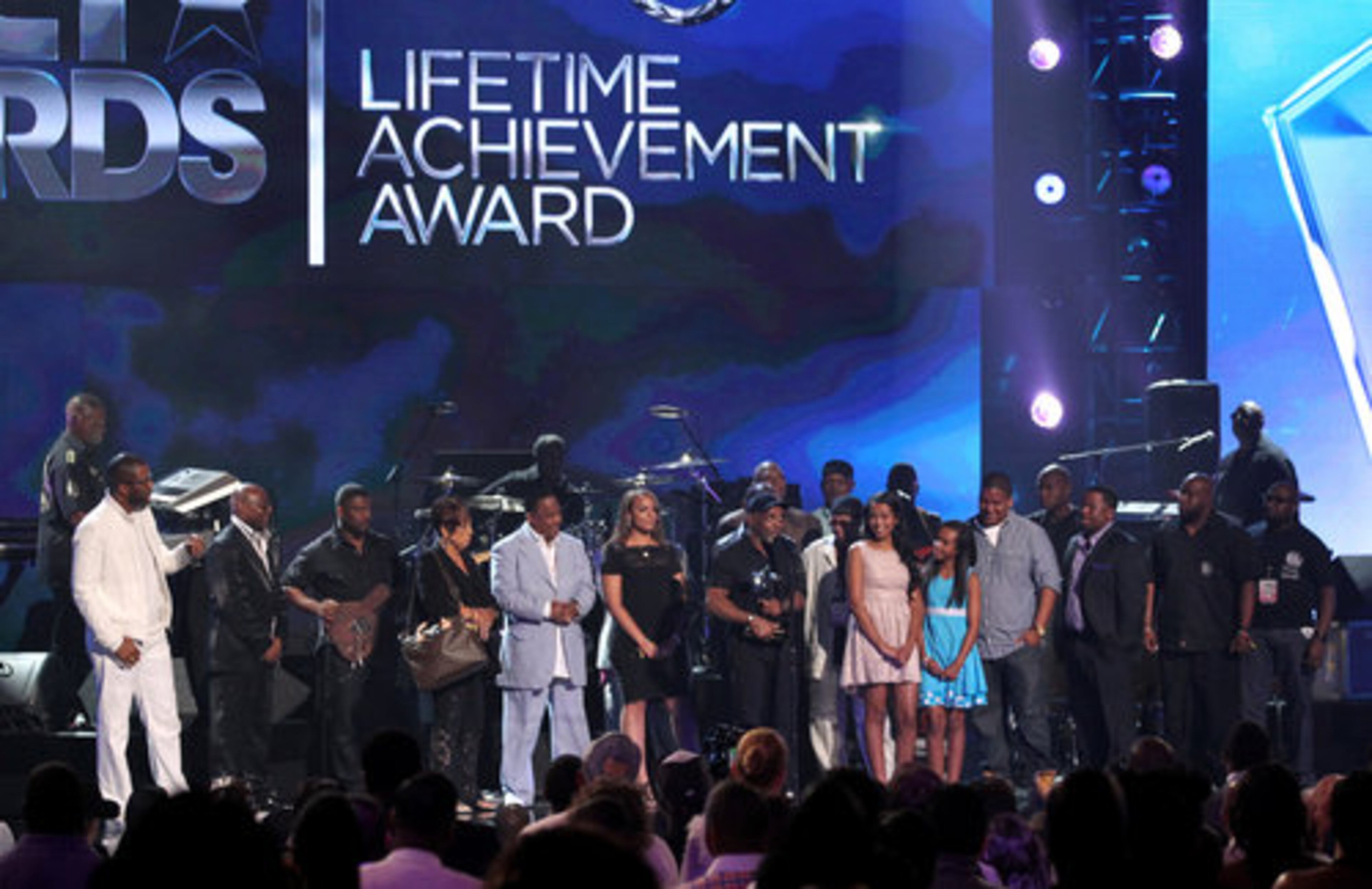 Frankie Beverly (center), featuring Maze, were honored with the lifetime achievement award.