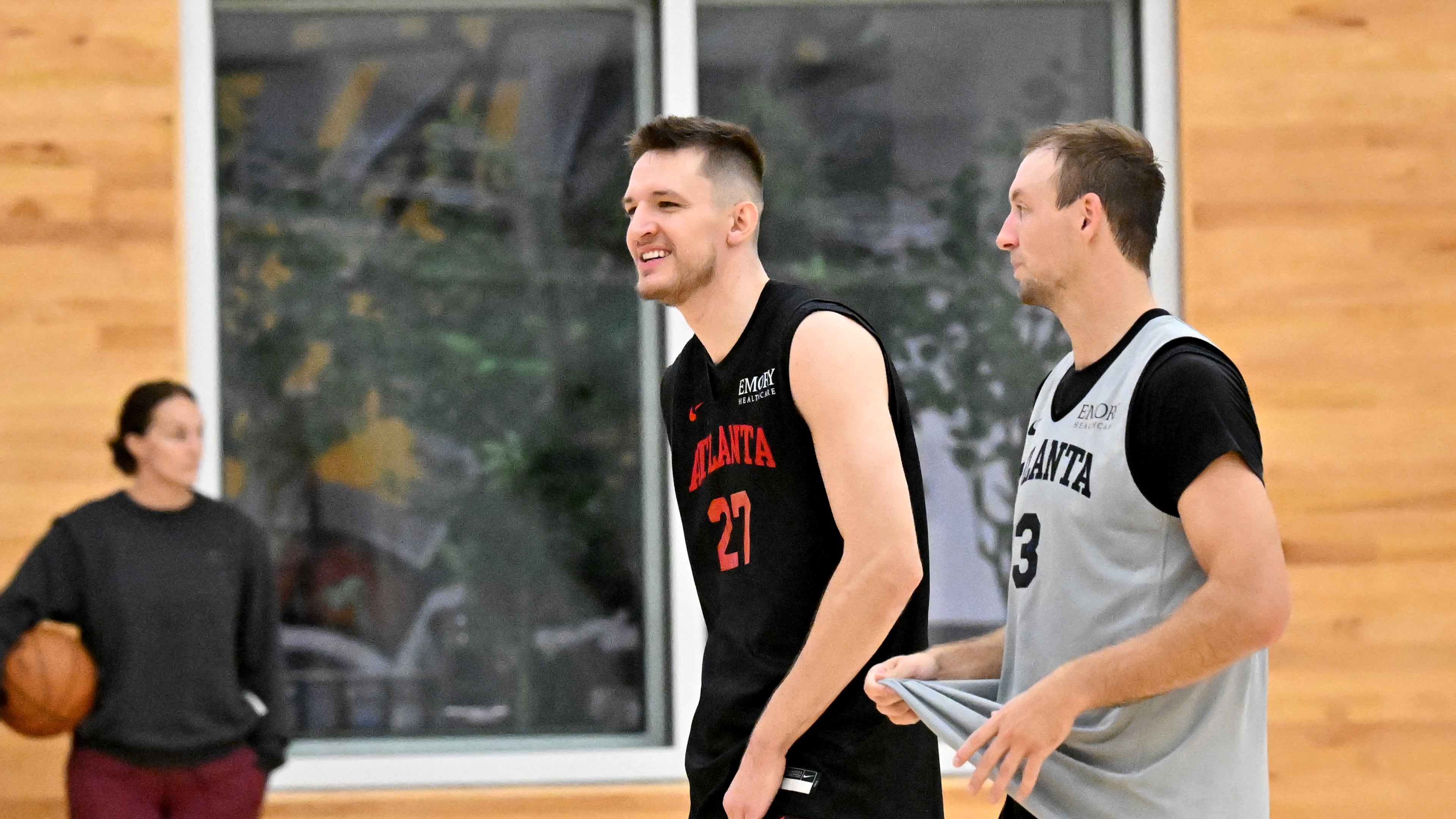 The Atlanta Hawks should be a lot better of a 3-point shooting team this year with the addition of Luke Kennard and other sharp-shooters this off-season. (Hyosub Shin/AJC)