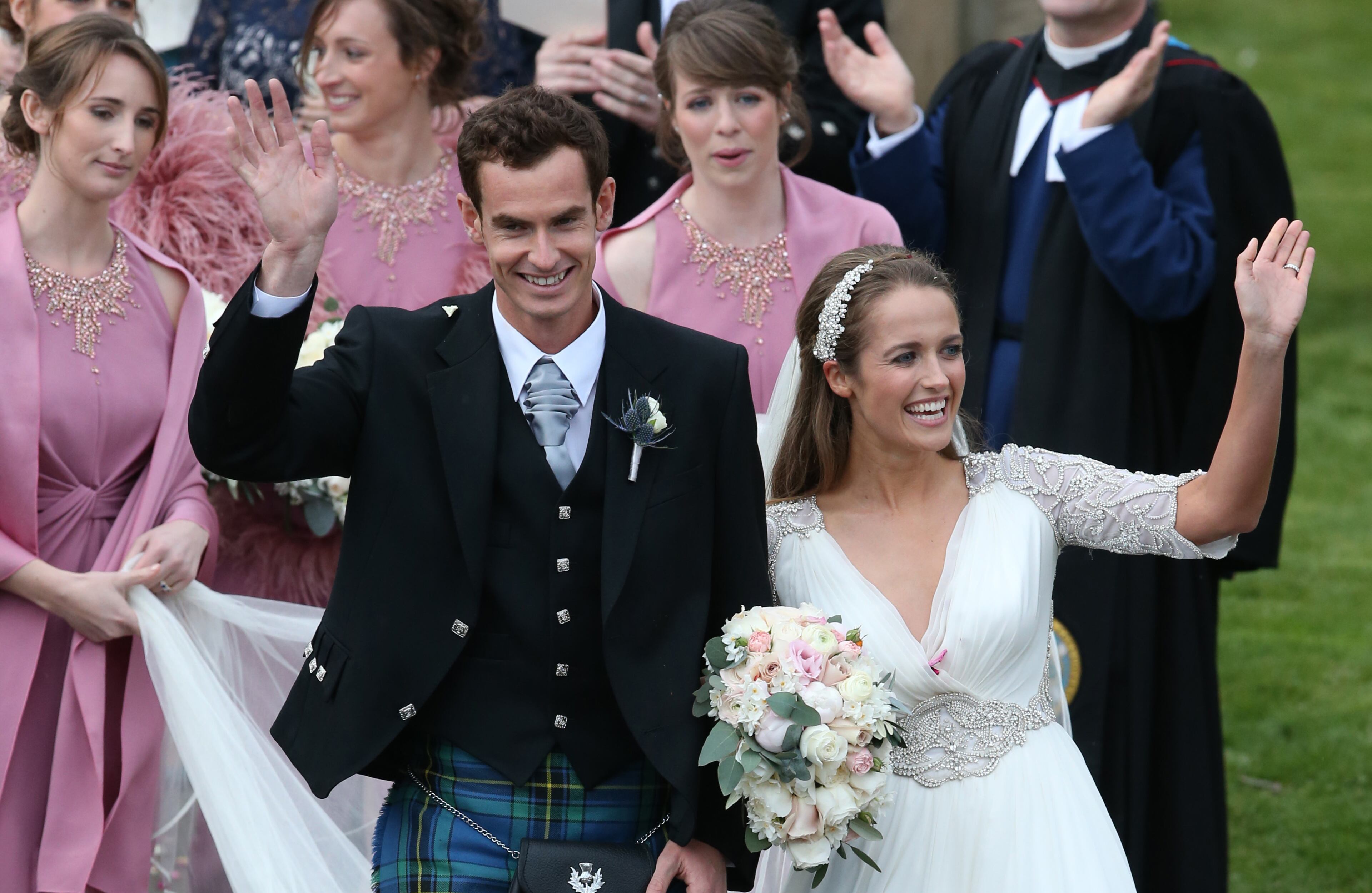 Britain's Andy Murray and Kim Sears leave Dunblane Cathedral in Scotland after their wedding, Saturday April 11, 2015. (AP Photo/PA, Andrew Milligan) UNITED KINGDOM OUT NO SALES NO ARCHIVE