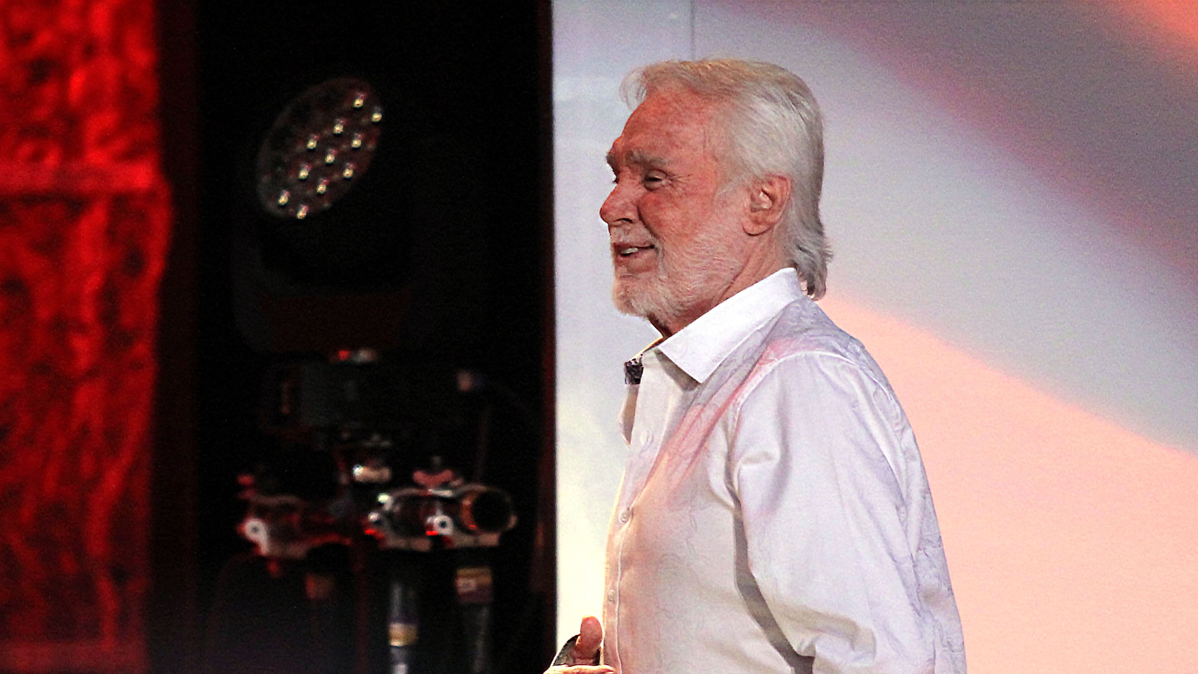 June, 19, 2016- ATLANTA: The legendary Country Music Hall of Famer singer songwriter Kenny Rogers performs at the Chastain Park Amphitheatre in Atlanta, Sunday, June 19, 2016. (Akili-Casundria Ramsess/Special to the AJC)