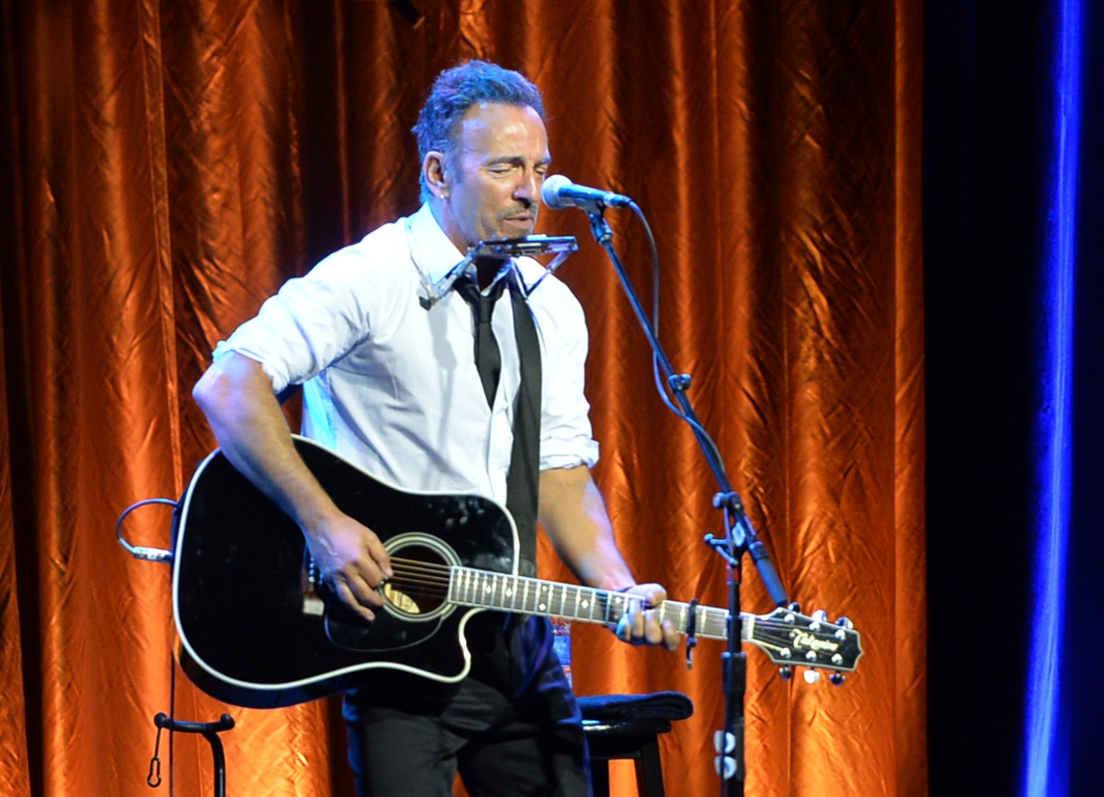 CENTURY CITY, CA - MAY 07: Musician Bruce Springsteen performs onstage during USC Shoah Foundation's 20th Anniversary Gala at the Hyatt Regency Century Plaza on May 7, 2014 in Century City, California. (Photo by Alberto E. Rodriguez/Getty Images for USC Shoah Foundation)
