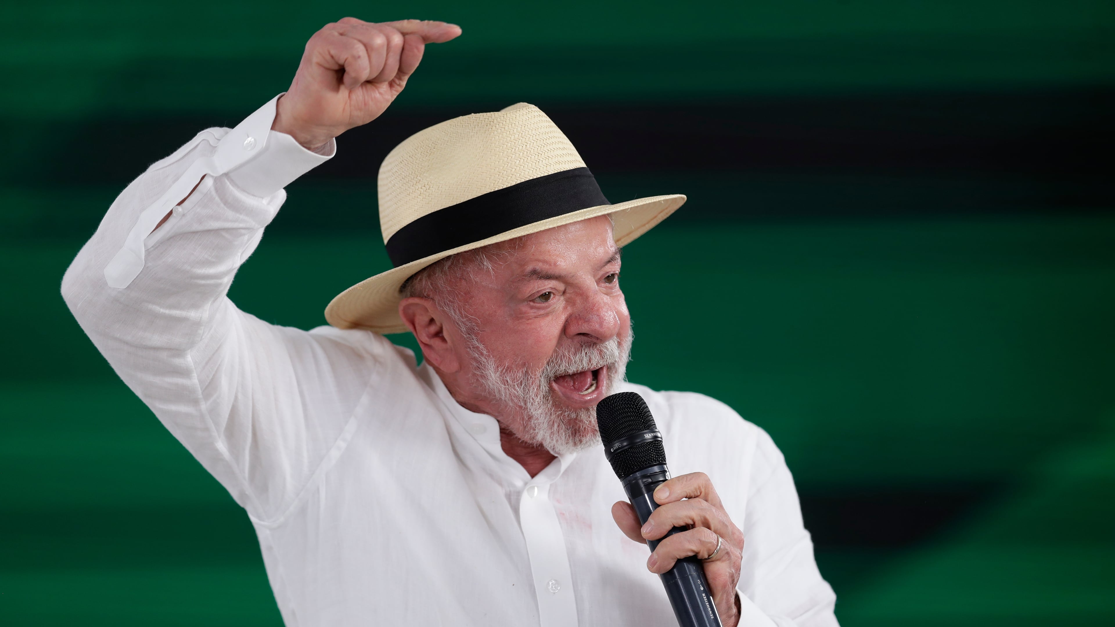 Brazilian President Luiz Inacio Lula da Silva speaks during a visit to the Andaraí Hospital, in Rio de Janeiro, Tuesday, July 28, 2026. (AP Photo/Bruna Prado)