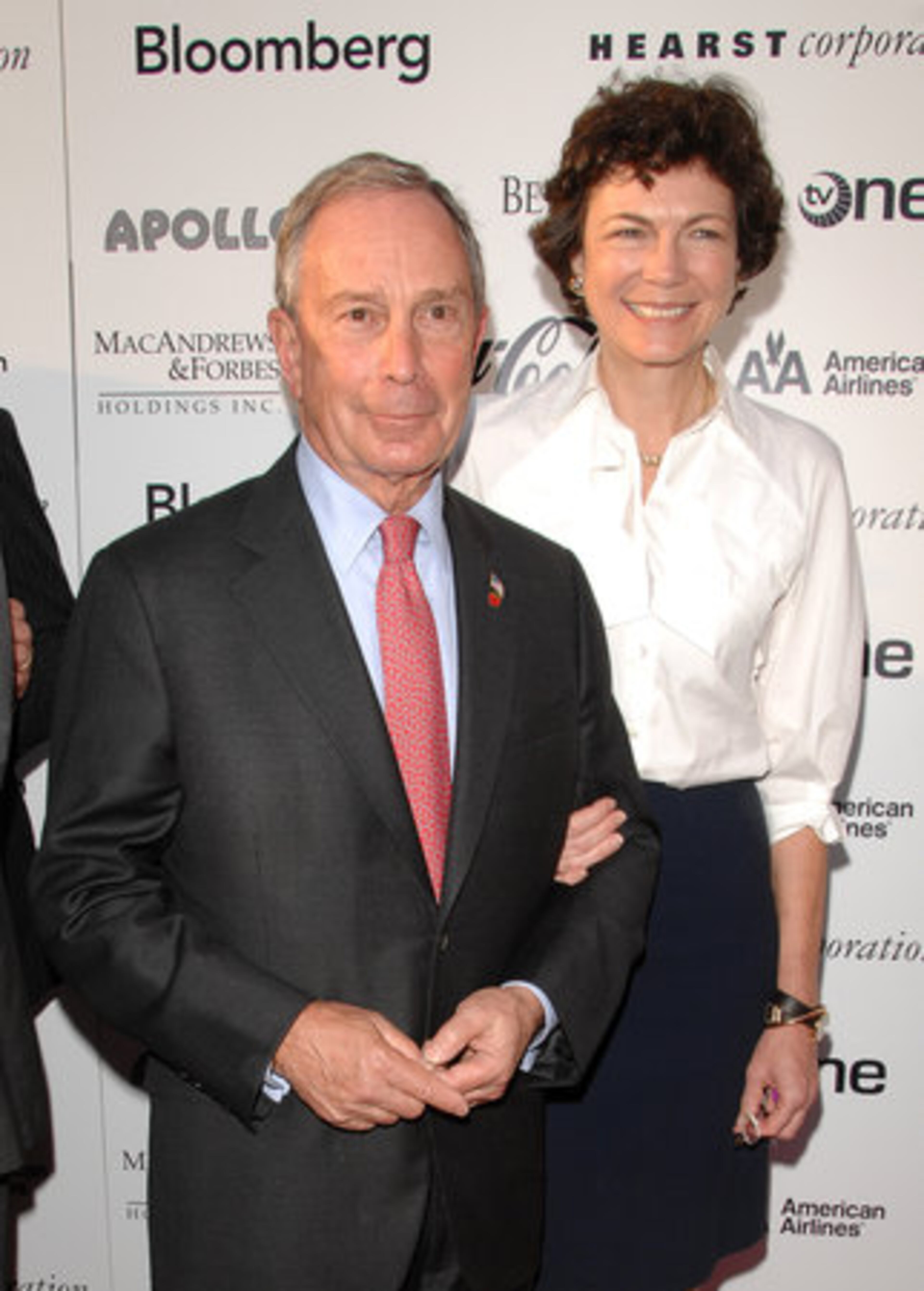 ... NEW YORK mayor Michael Bloomberg (left) with girlfriend Diana Taylor ...