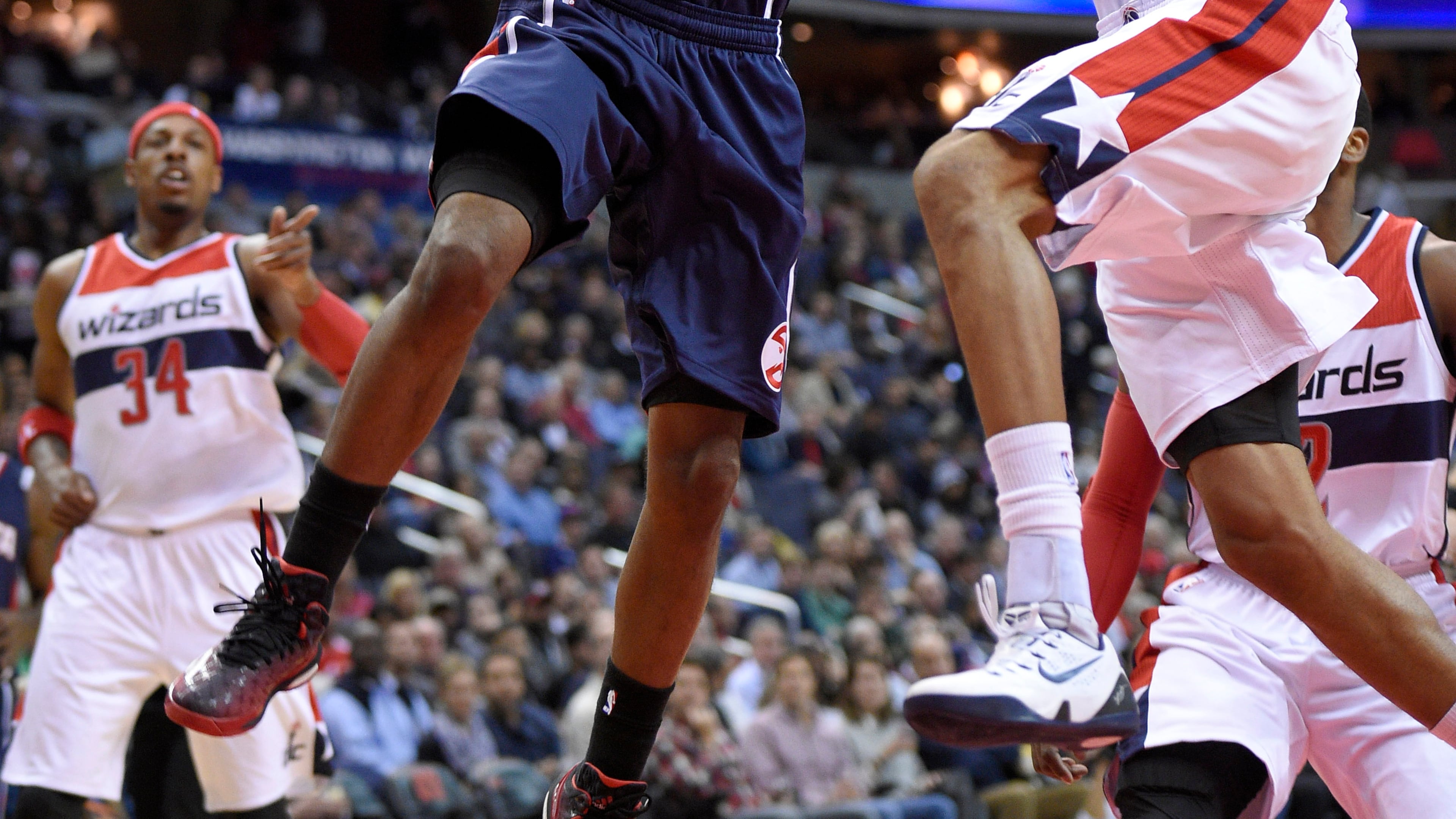 Atlanta Hawks guard Jeff Teague (0) goes to the basket against Washington Wizards guard Garrett Temple (17) during the second half of an NBA basketball game, Tuesday, Nov. 25, 2014, in Washington. The Hawks won 106-102.(AP Photo/Nick Wass)