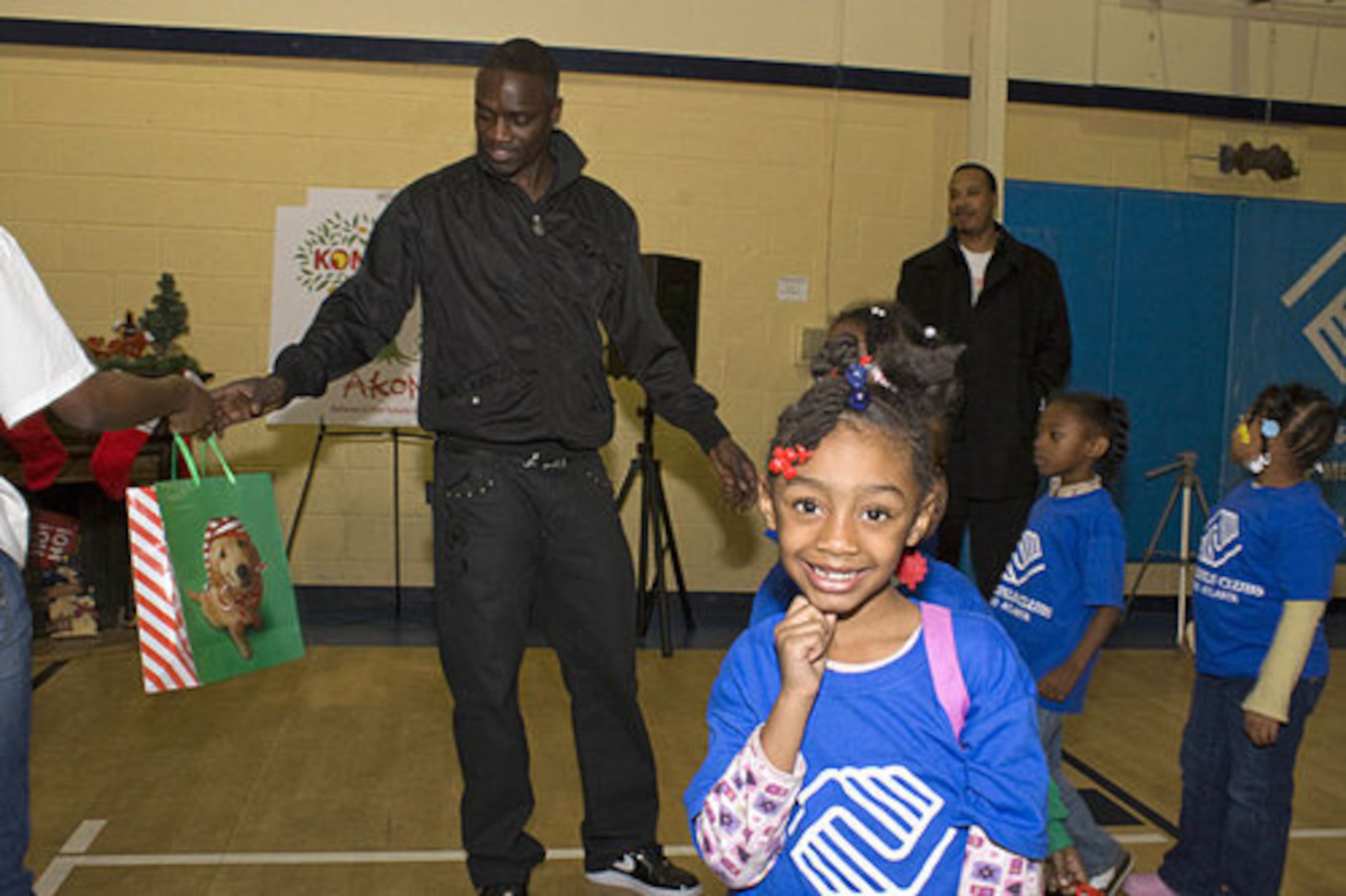 Akon's presence and presents bring a smile to this girl's face. Akon toured earlier in 2008 with Gwen Stefani.