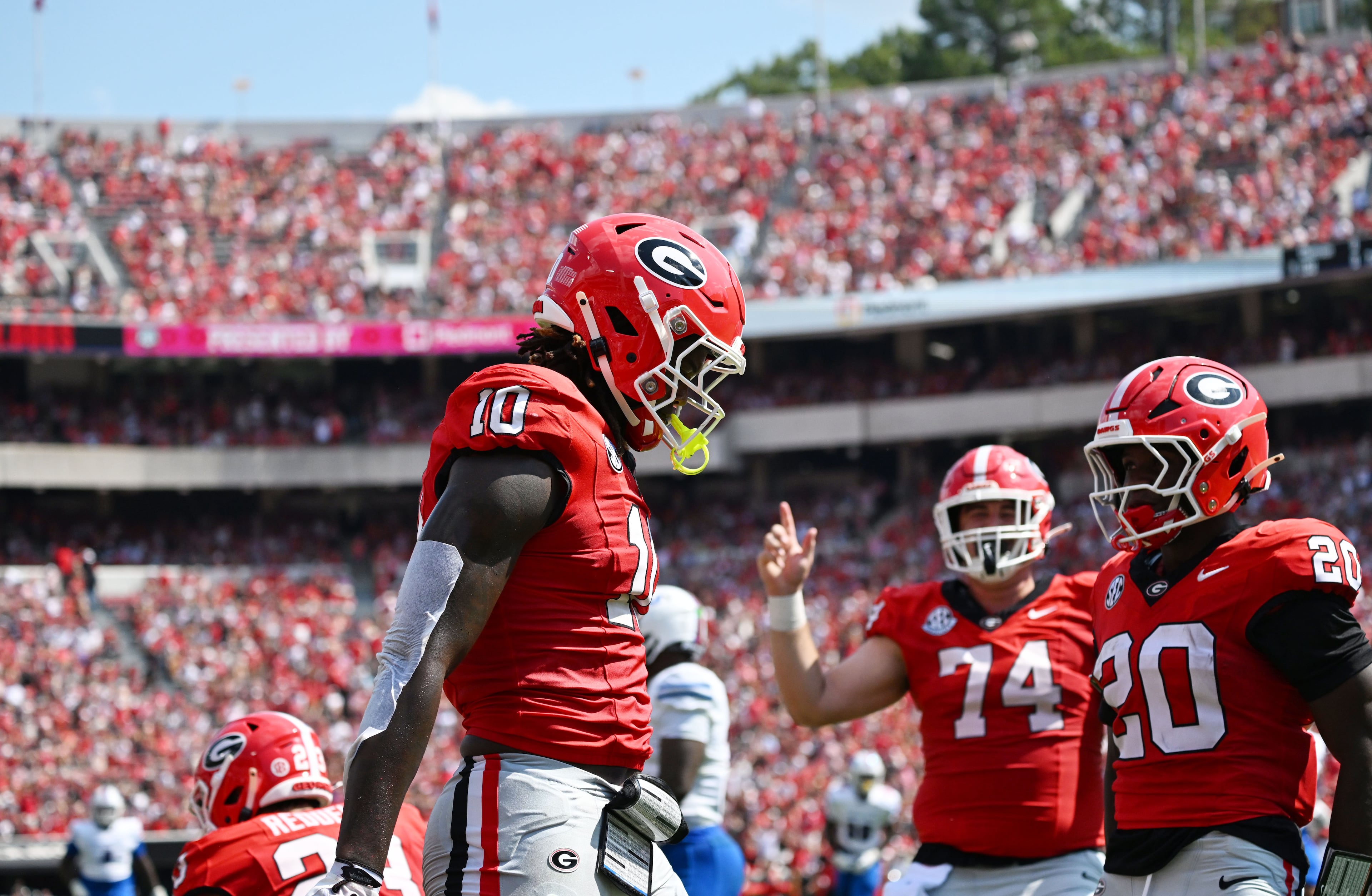 Georgia tight end Elyiss Williams (left) celebrates after scoring a touchdown during the first half in an NCAA football game vs. Tennessee State at Sanford Stadium on Saturday, Sept. 5, 2026, in Athens, Ga. (Hyosub Shin/AJC)