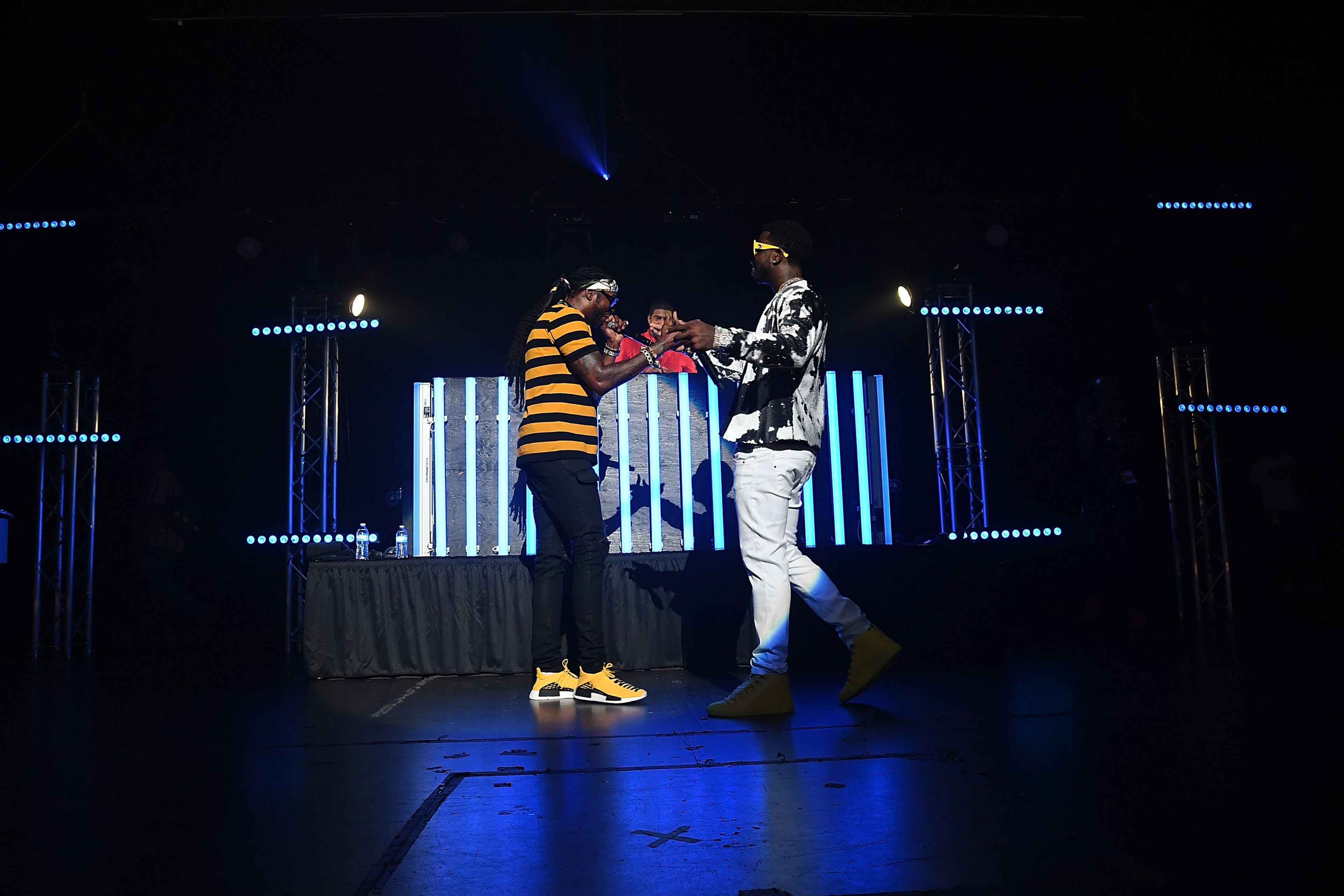 A moment with 2 Chainz. (Photo by Paras Griffin/Getty Images for Atlantic Records)