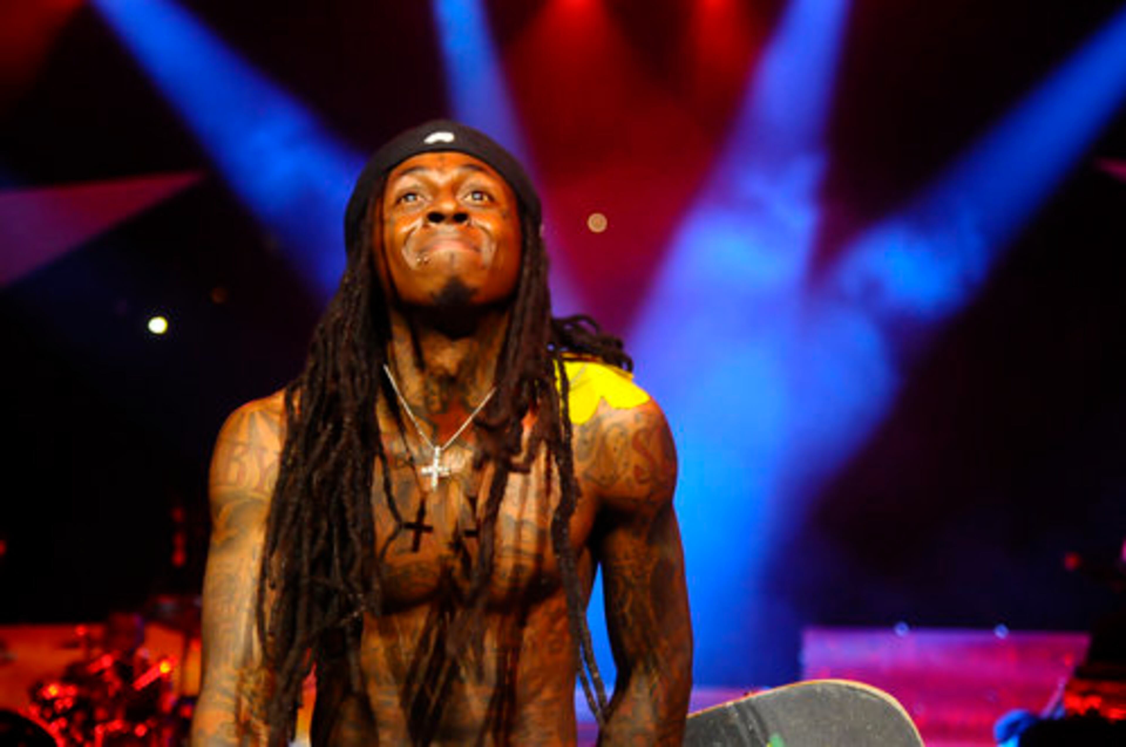 Lil' Wayne bowed to thank the audience.