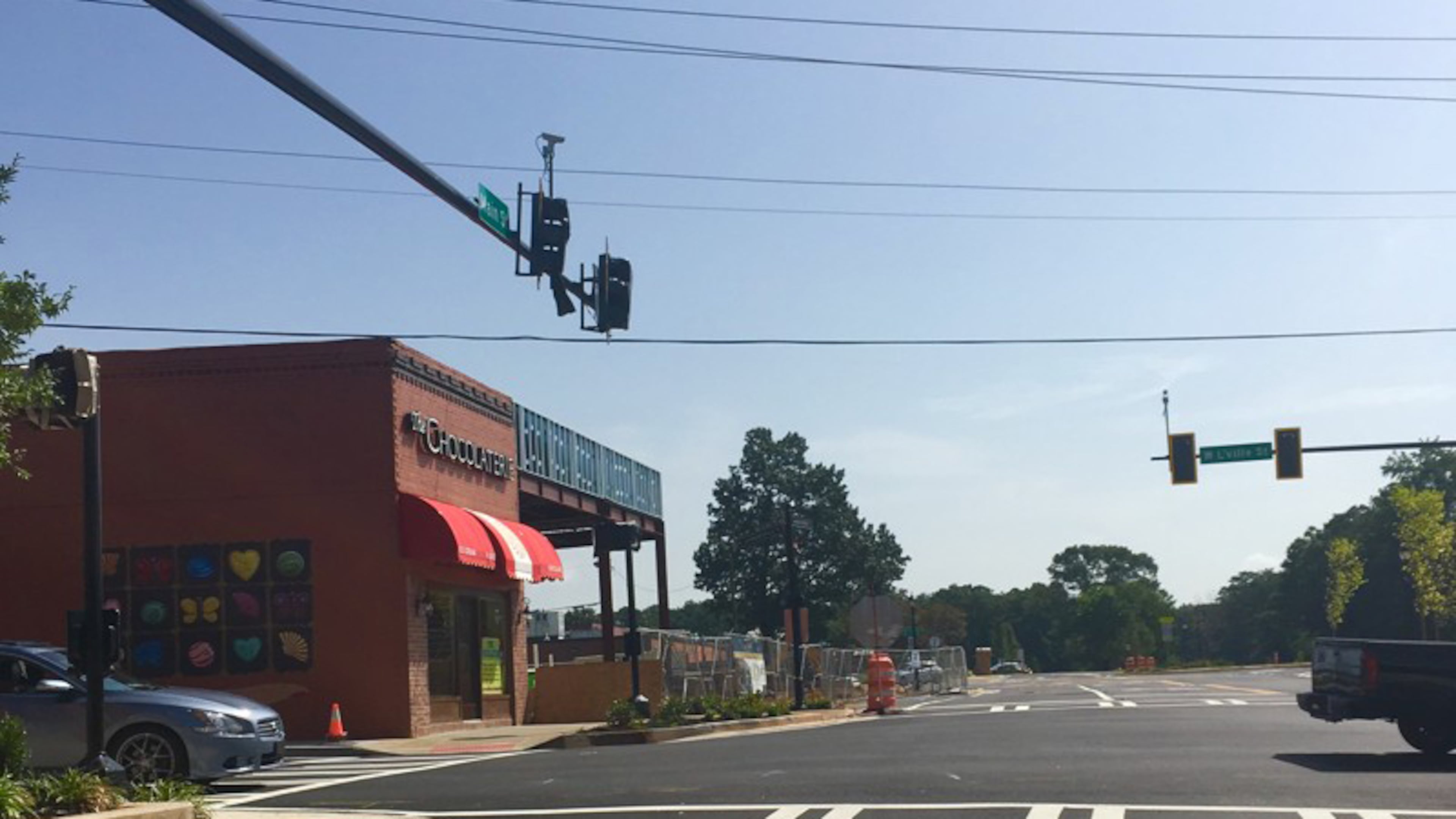 Sandy Springs and the Georgia Department of Transportation are working together on a $1.39 million project to install “SCOOT” adaptive traffic signals at 30 intersections around the city. AJC FILE