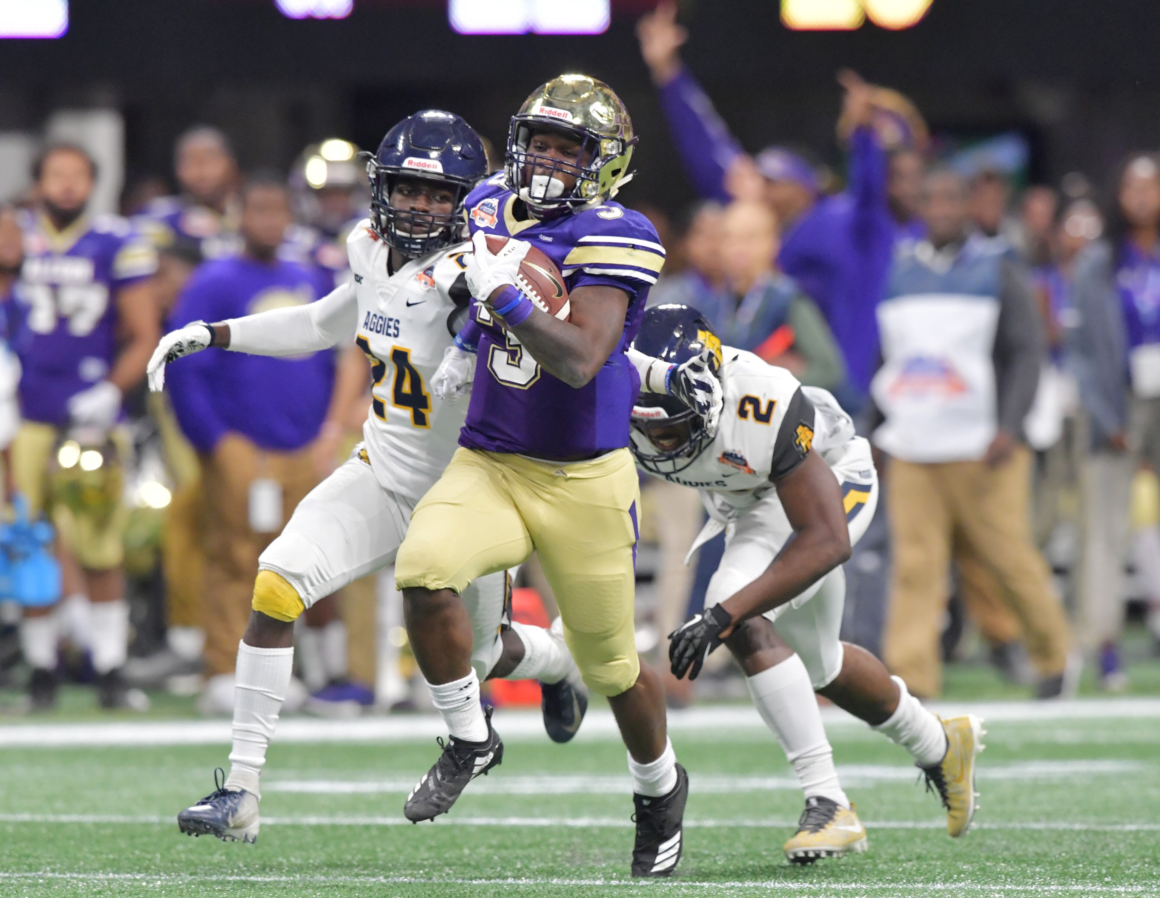 December 15, 2018 Atlanta - Alcorn State running back De'Shawn Waller (3) runs for a first down during the second half of the 2018 Celebration Bowl at Mercedes-Benz Stadium on Saturday, December 15, 2018. North Carolina A&T won 24-22 over the Alcorn State. HYOSUB SHIN / HSHIN@AJC.COM
