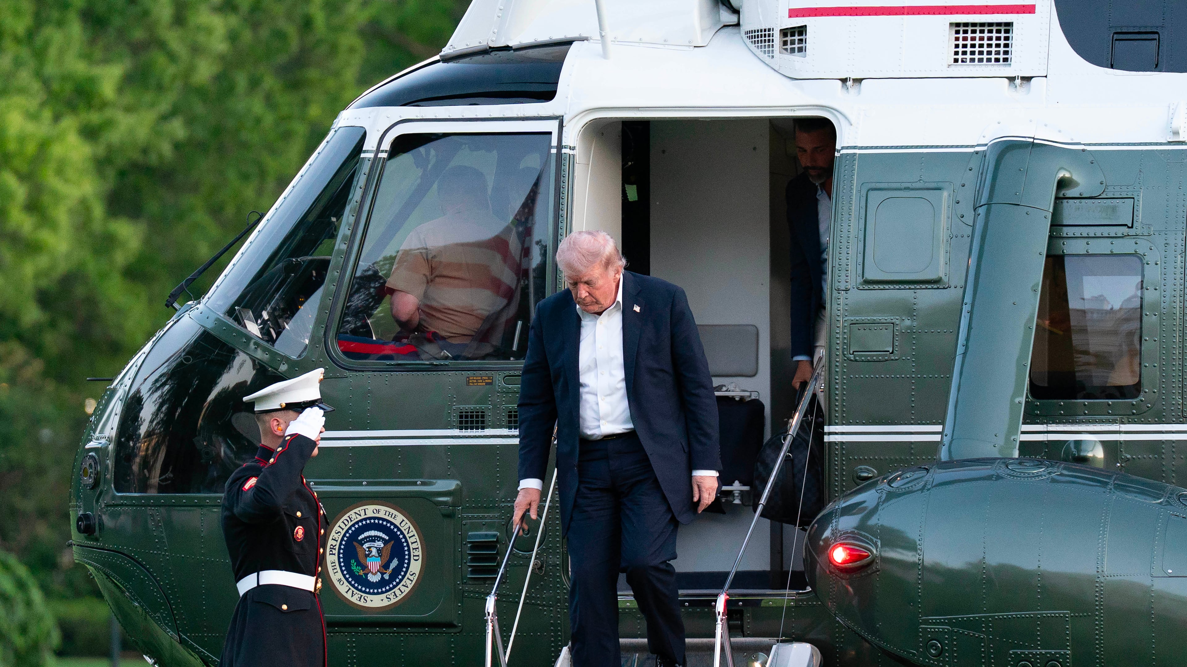 President Donald Trump steps off from Marine One upon his arrival at the South Lawn of the White House, Sunday, May 3, 2026, in Washington. (AP Photo/Jose Luis Magana)