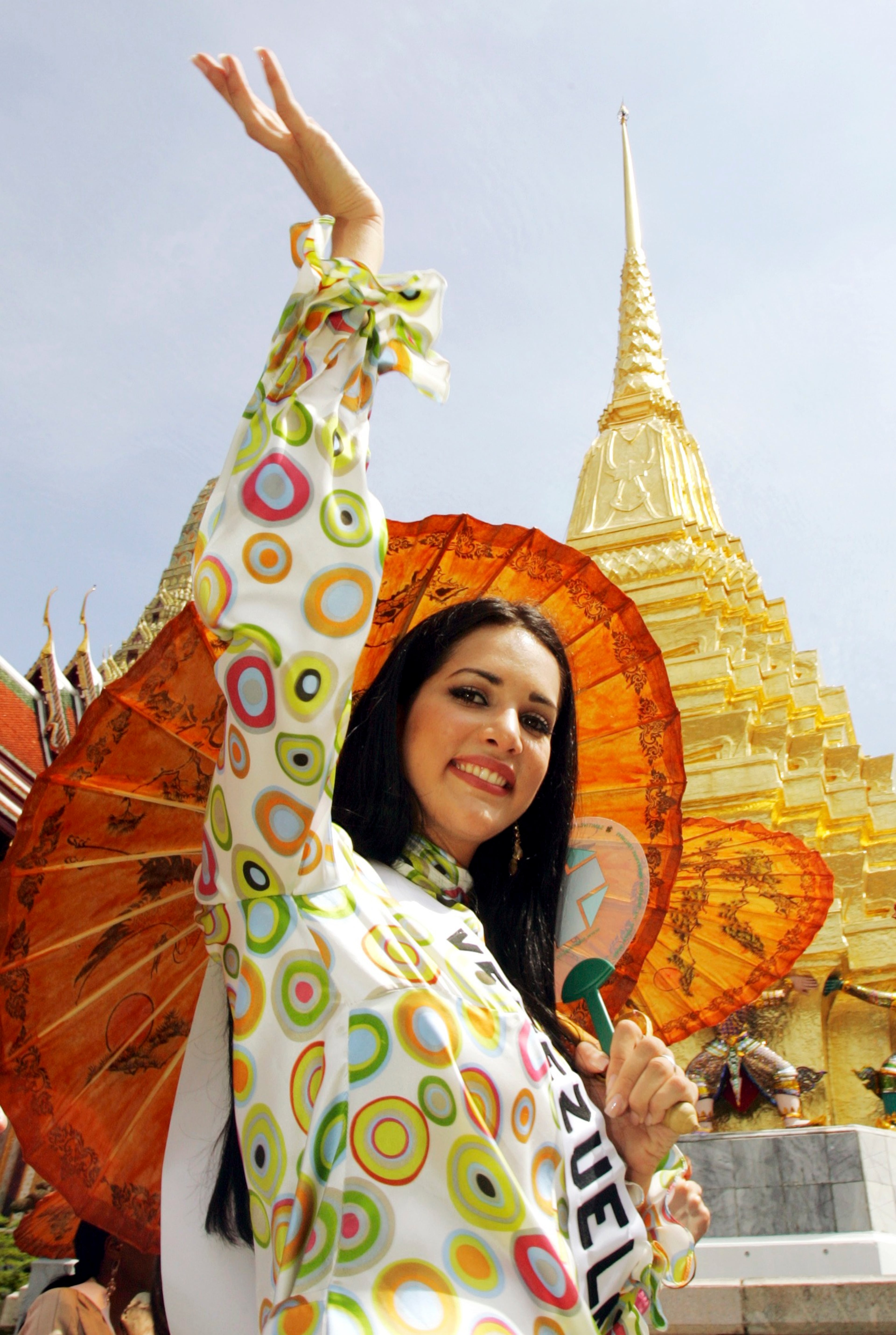 Miss Universe 2005 contestant Monica Spear of Venezuela waves while touring Wat Phra Kaeo, Bangkok's Temple of the Emerald Buddha, in this file picture taken May 11, 2005. Spear, 29, and her husband Thomas Henry Berry, 49, were shot dead after an attempted robbery Jan. 6, 2014, according to police and local media.